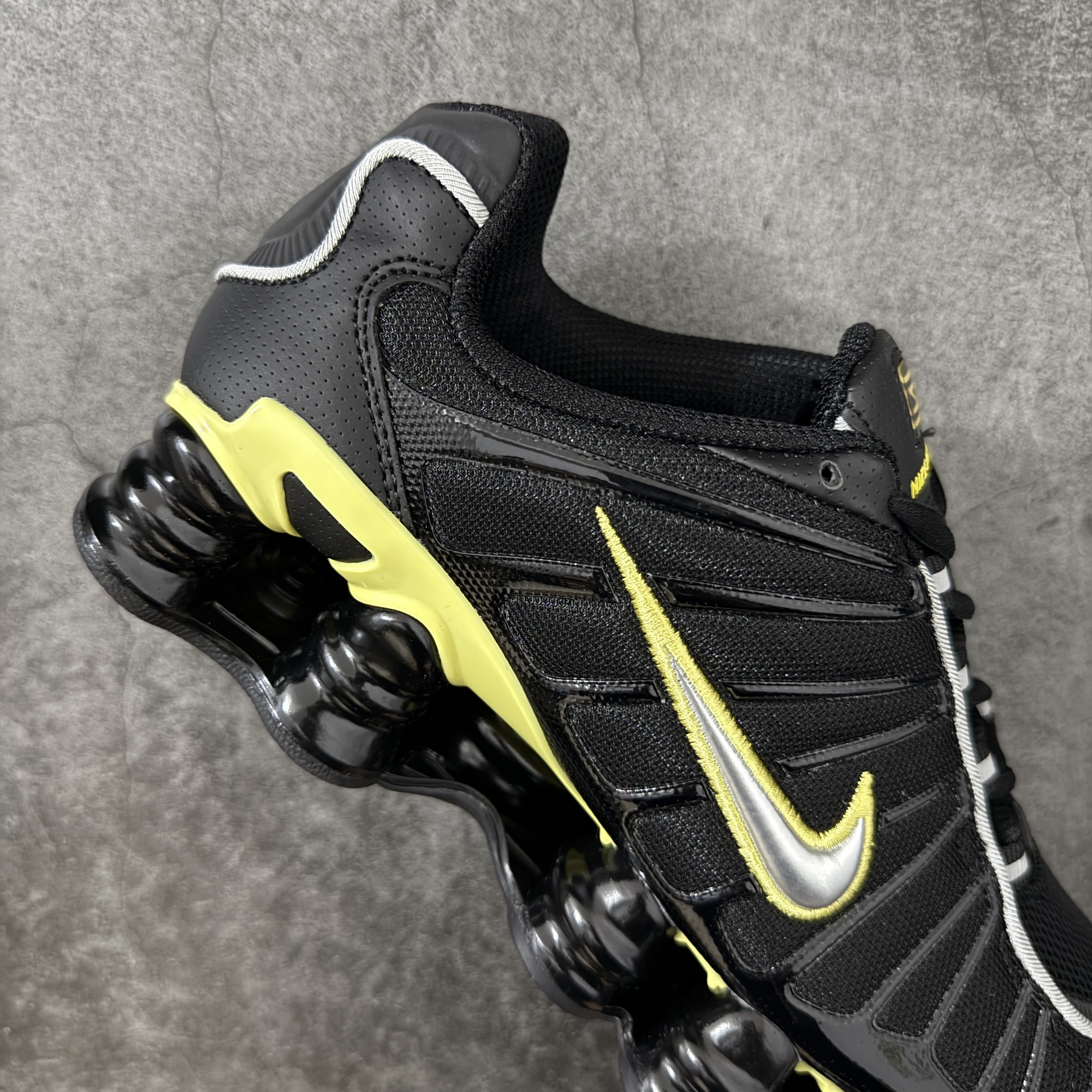 Nike Shox TL  全掌气柱缓震 休闲 运动跑鞋  男鞋 波鞋 黑黄银 CN0151-002