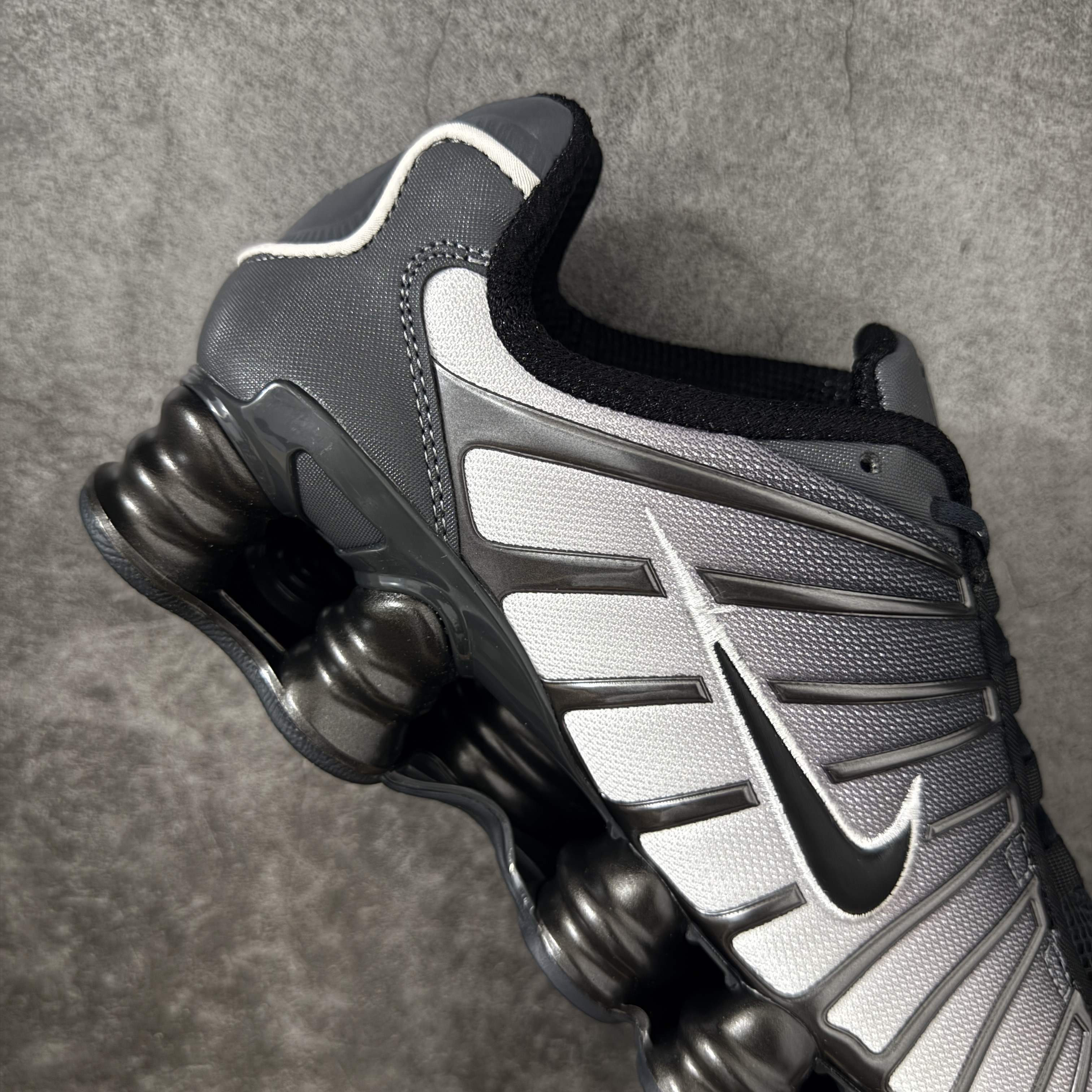 Nike Shox TL  全掌气柱缓震 休闲 运动跑鞋  男鞋 波鞋 白灰 H1336-002