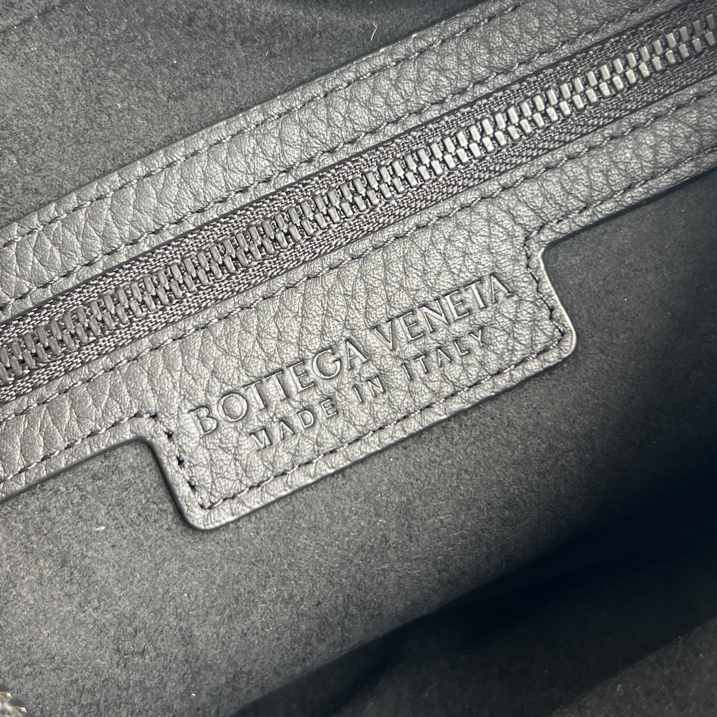 BV Bottega Veneta Woven Design Crossbody Camera Bag for Men 黑色H0 755923