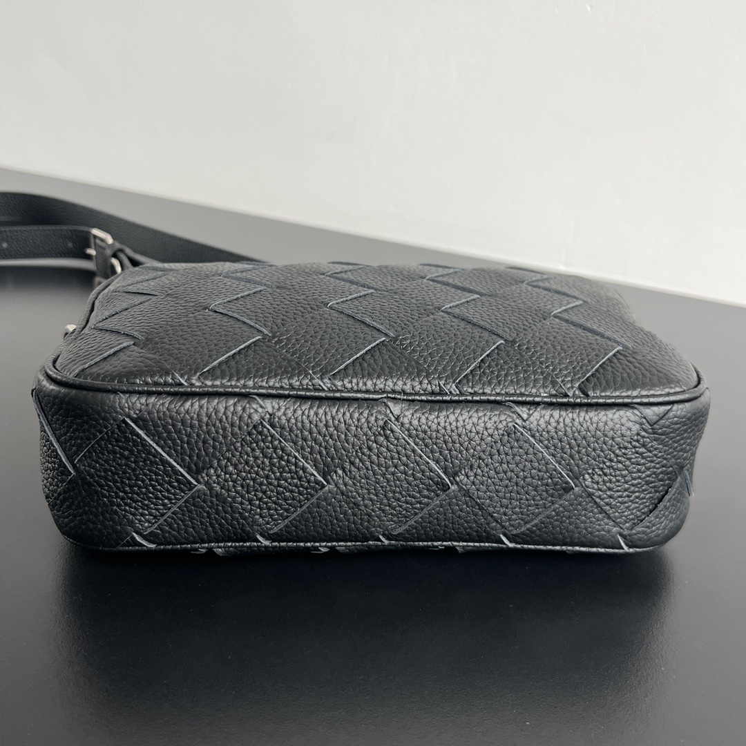 BV Bottega Veneta Woven Design Crossbody Camera Bag for Men 黑色相机H0 755923V4G318803