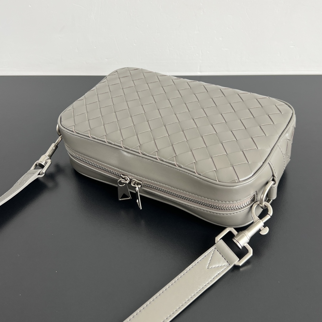 BV Bottega Veneta Woven Design Crossbody Camera Bag for Men 浅棕色相机H0 755923