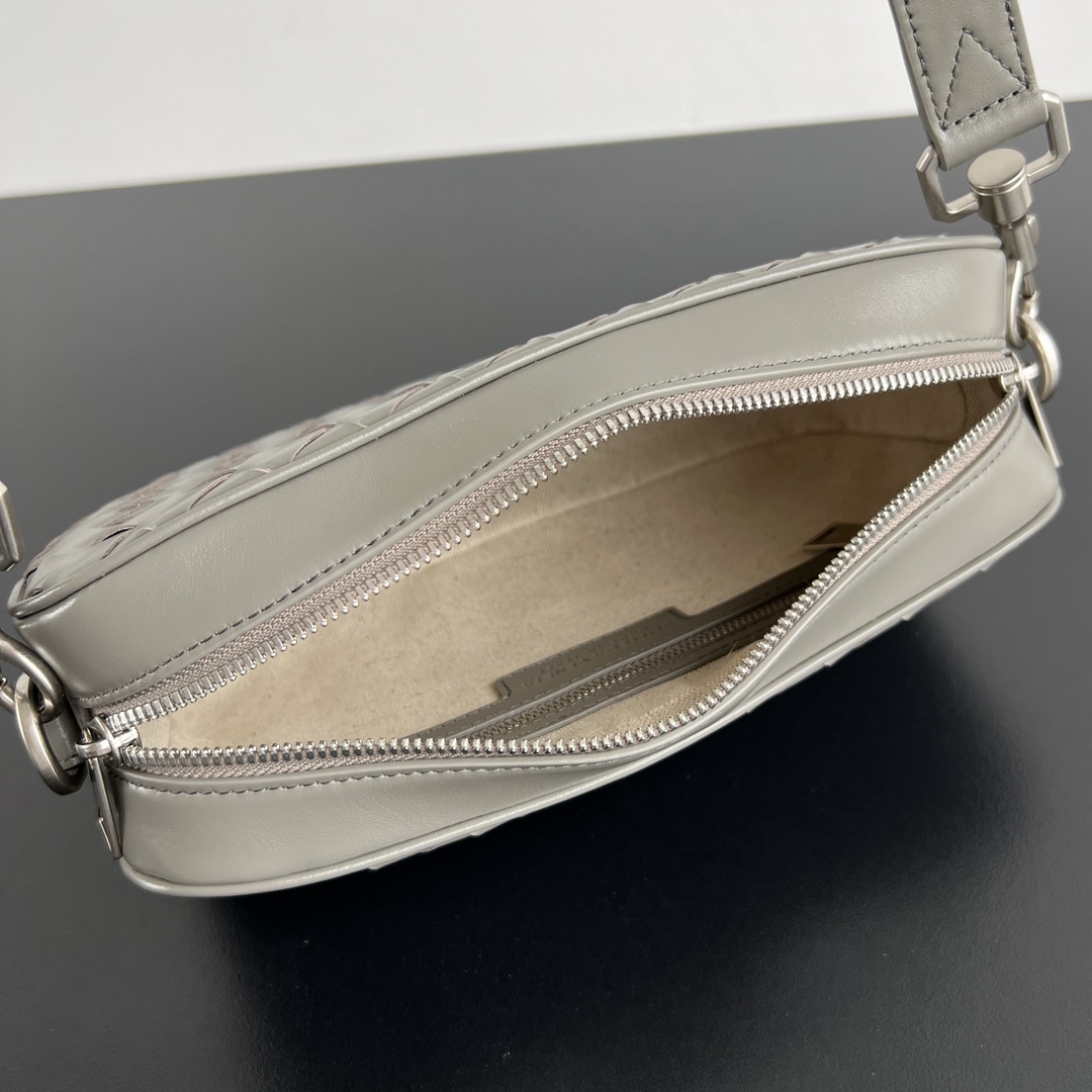 BV Bottega Veneta Woven Design Crossbody Camera Bag for Men 浅棕色相机H0 755923