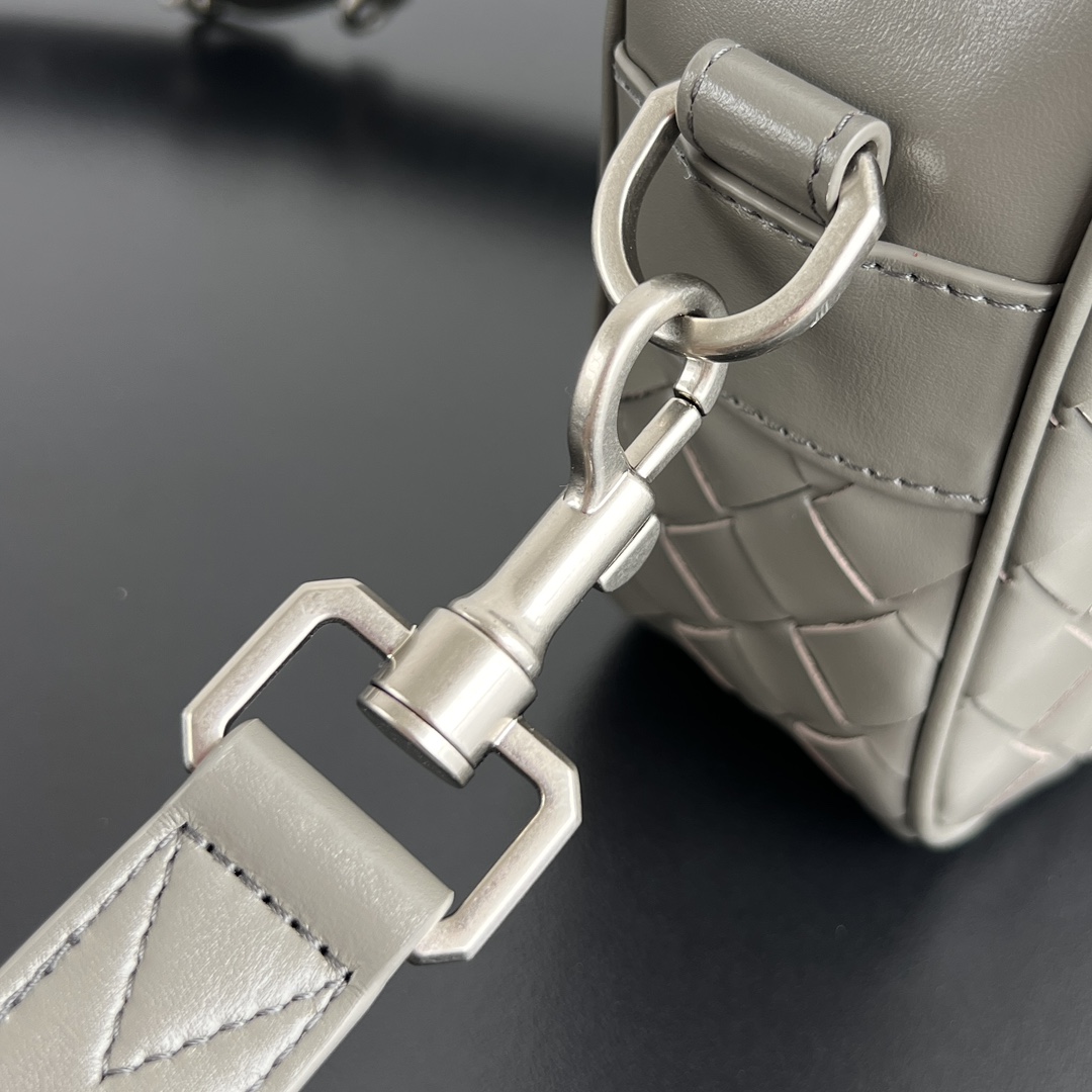 BV Bottega Veneta Woven Design Crossbody Camera Bag for Men 浅棕色相机H0 755923