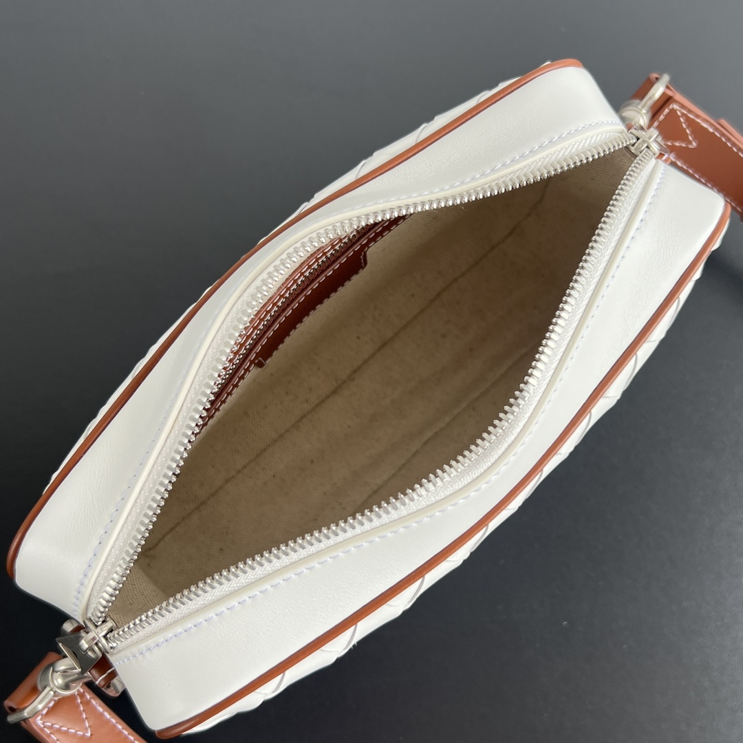BV Bottega Veneta Woven Design Crossbody Camera Bag for Men 白色相机H0 755923