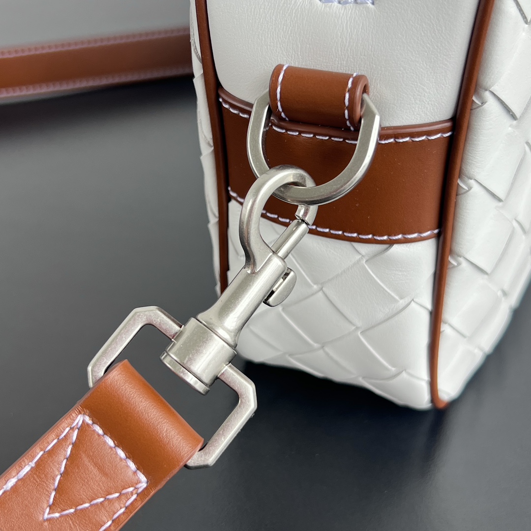 BV Bottega Veneta Woven Design Crossbody Camera Bag for Men 白色相机H0 755923