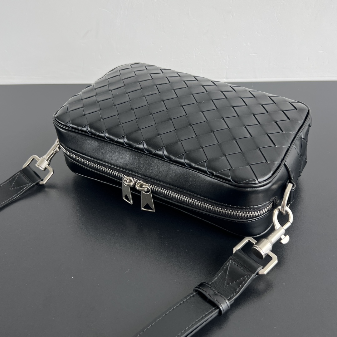 BV Bottega Veneta Woven Design Crossbody Camera Bag for Men 黑色 亮面 相机H0 755923