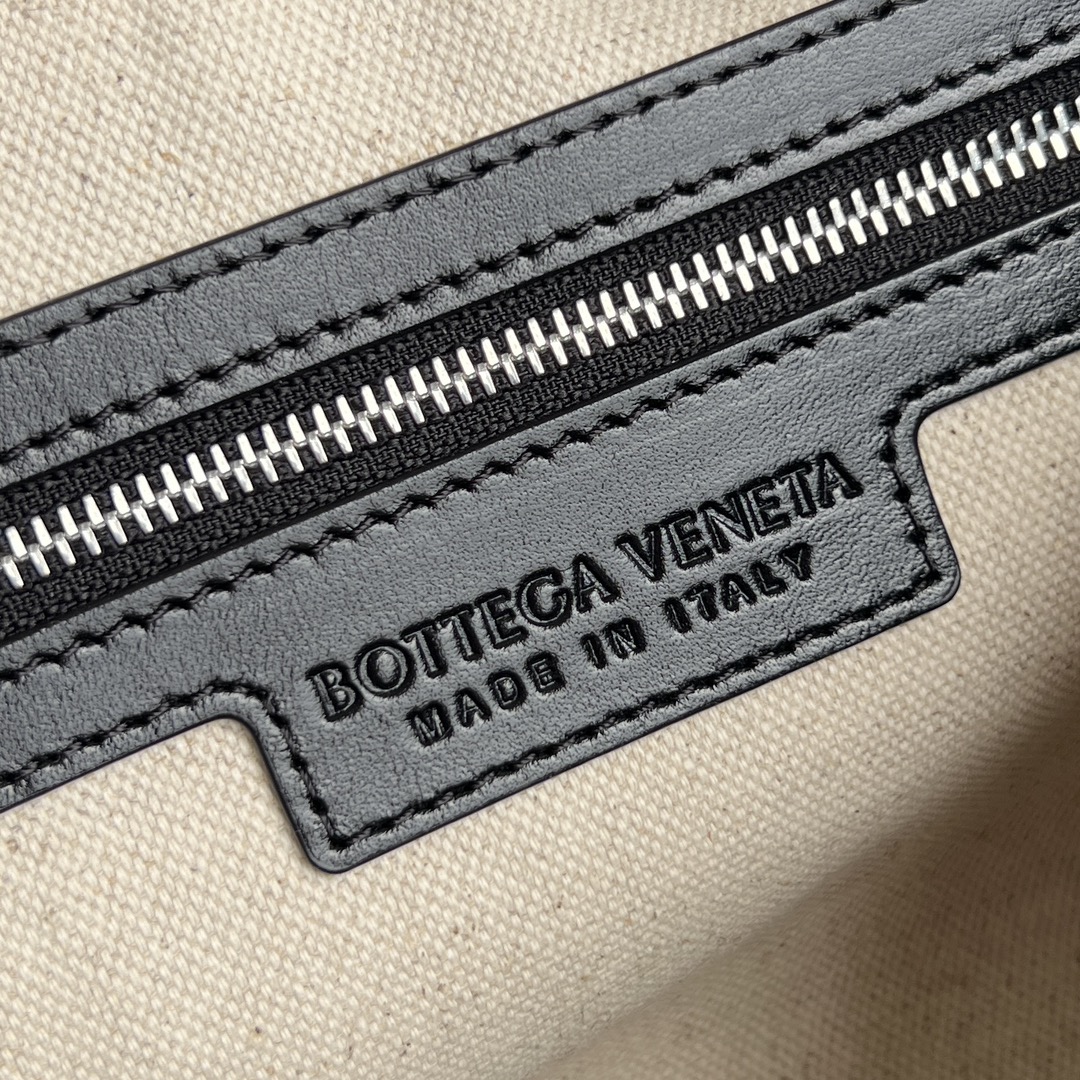BV Bottega Veneta Woven Design Crossbody Camera Bag for Men 黑色 亮面 相机H0 755923