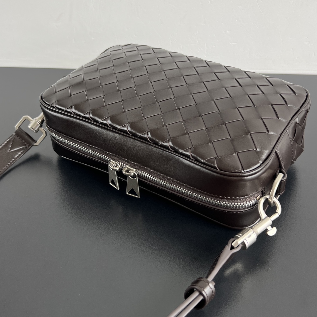 BV Bottega Veneta Woven Design Crossbody Camera Bag for Men 棕色 亮面 相机H0 755923