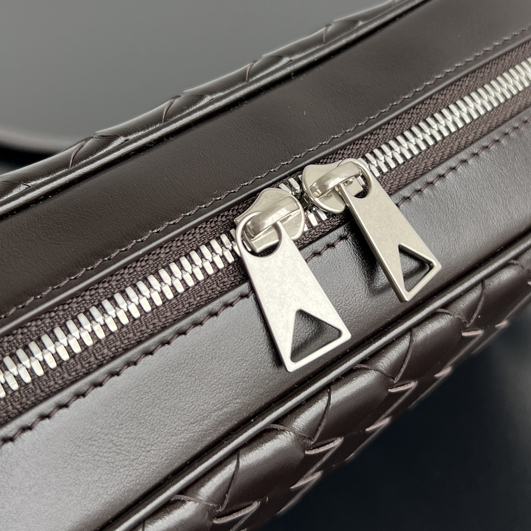 BV Bottega Veneta Woven Design Crossbody Camera Bag for Men 棕色 亮面 相机H0 755923