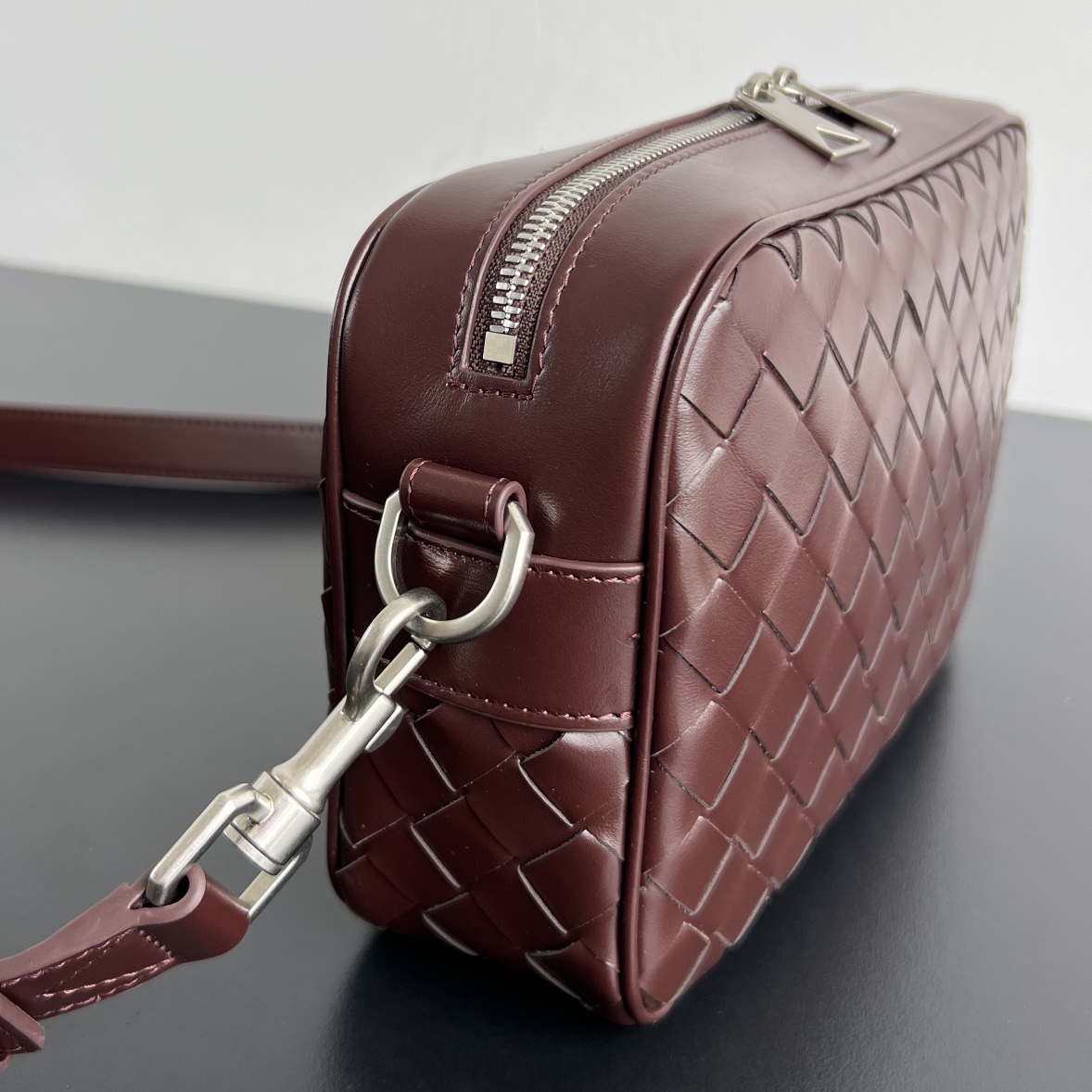 BV Bottega Veneta Woven Design Crossbody Camera Bag for Men 红色 相机H0 755923