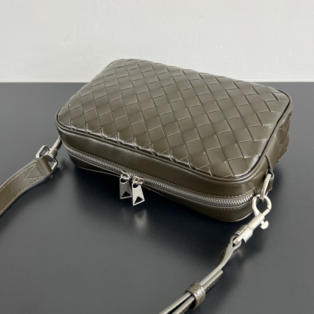 BV Bottega Veneta Woven Design Crossbody Camera Bag for Men 橄榄绿 相机H0 755923