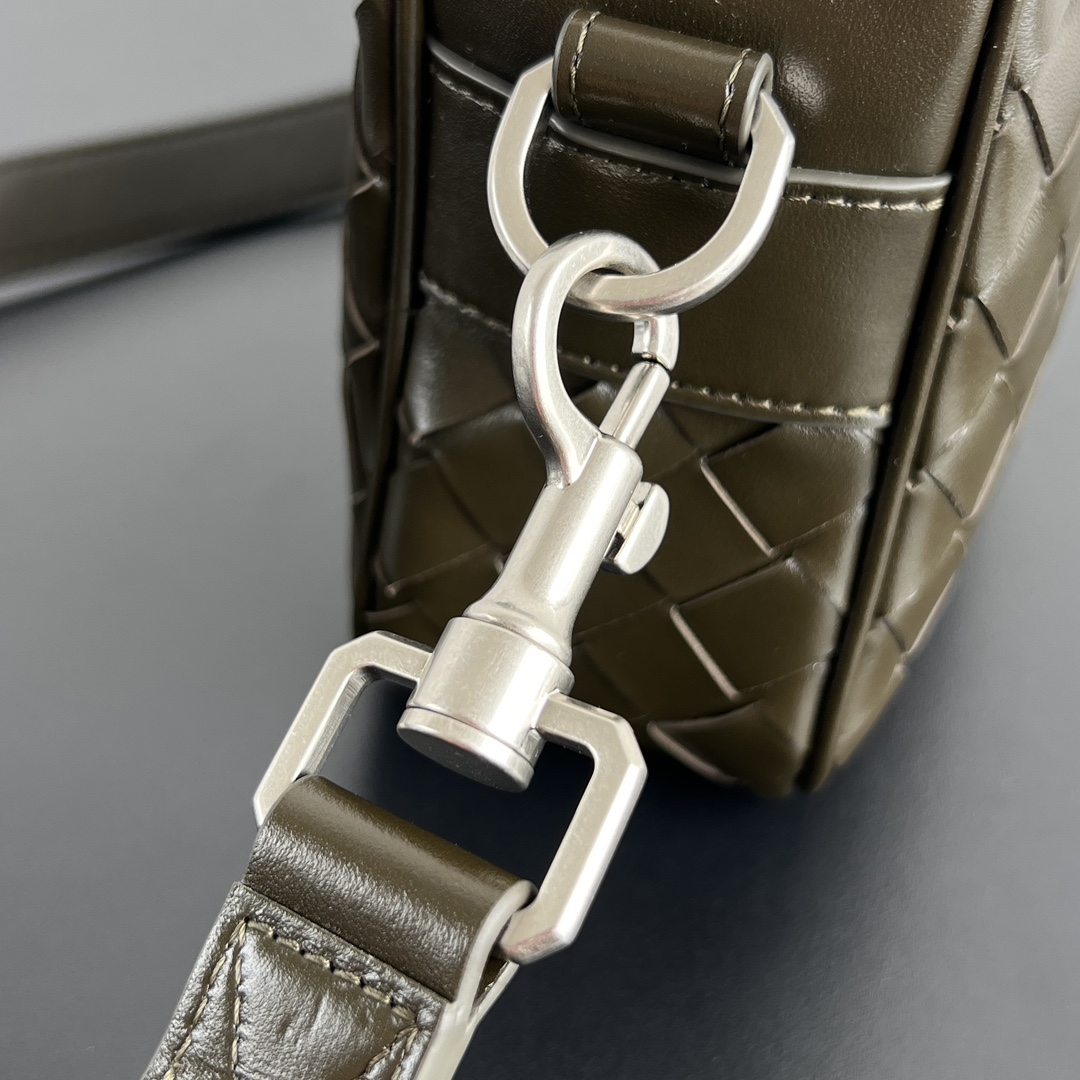 BV Bottega Veneta Woven Design Crossbody Camera Bag for Men 橄榄绿 相机H0 755923