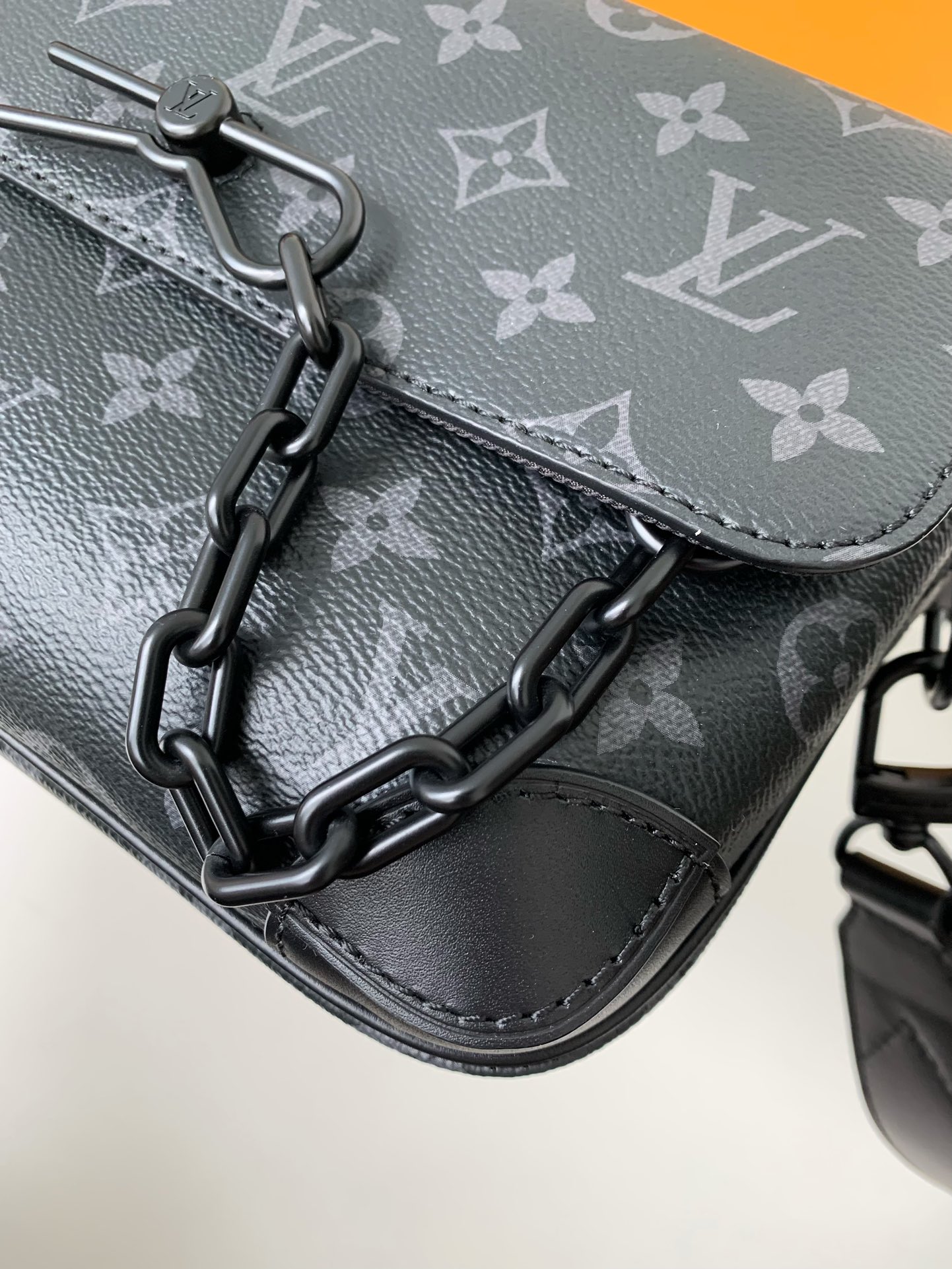 Louis Vuitton Steamer LV Travel Bag — Monogram Canvas with Gold-Tone Hardware — 1:1 Top-Tier Replica  相机  (H0 M46795)