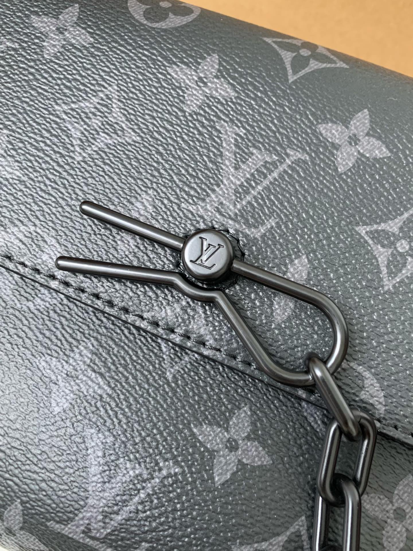 Louis Vuitton Steamer LV Travel Bag — Monogram Canvas with Gold-Tone Hardware — 1:1 Top-Tier Replica  相机  (H0 M46795)