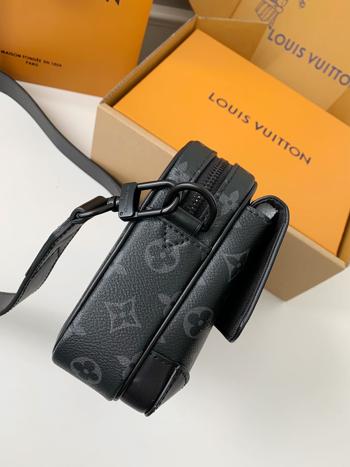 Louis Vuitton Steamer LV Travel Bag — Monogram Canvas with Gold-Tone Hardware — 1:1 Top-Tier Replica  相机  (H0 M46795)