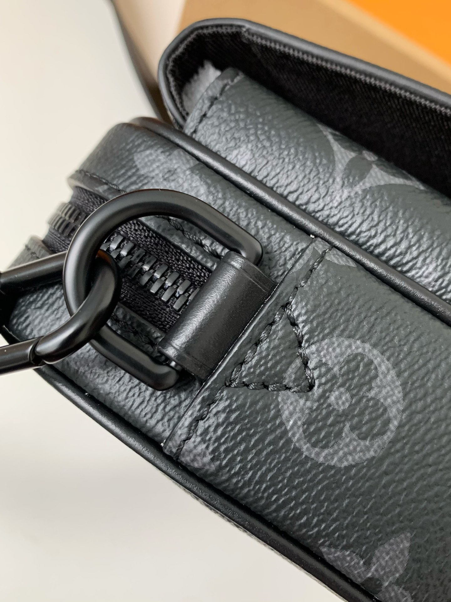 Louis Vuitton Steamer LV Travel Bag — Monogram Canvas with Gold-Tone Hardware — 1:1 Top-Tier Replica  相机  (H0 M46795)