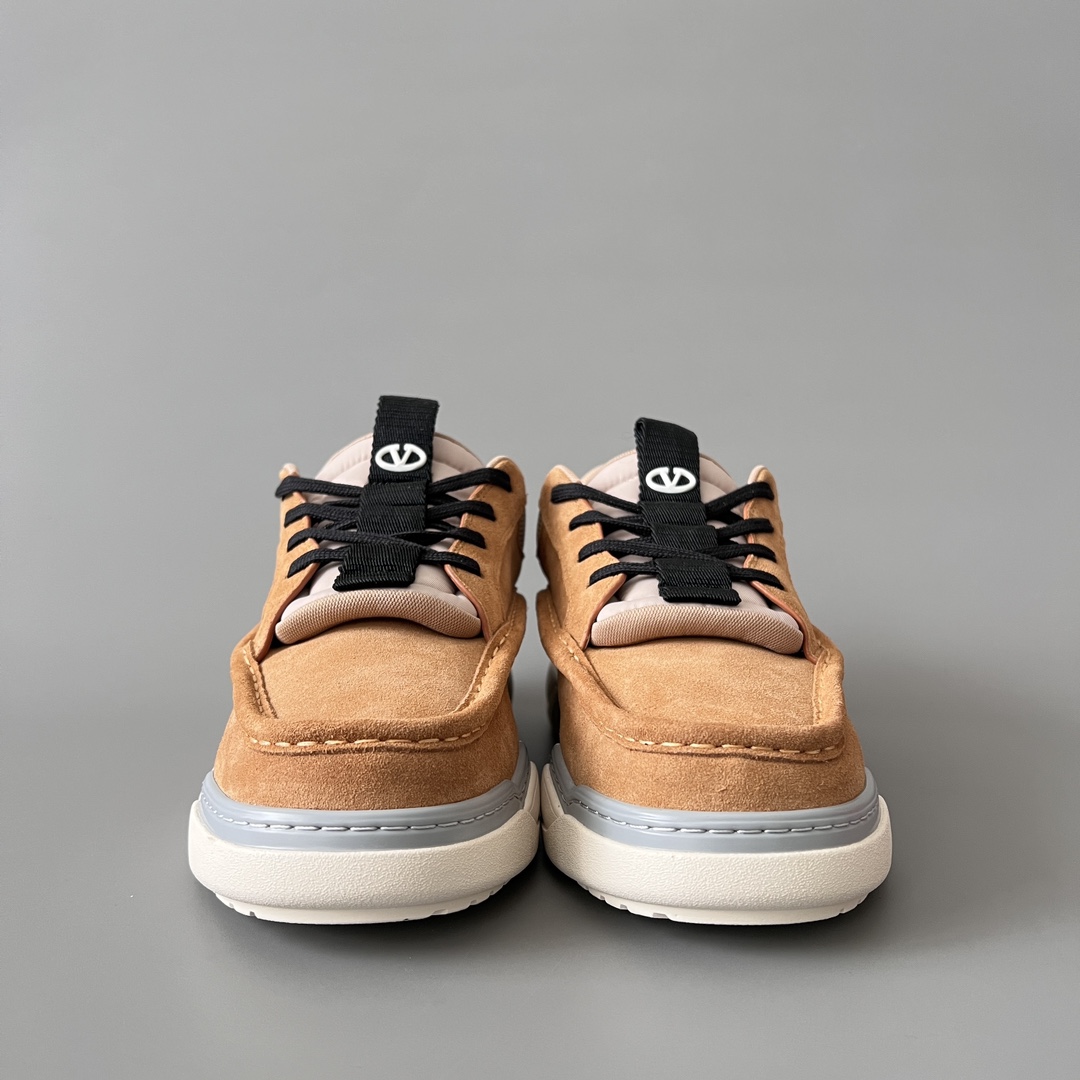 valentino Garavani  Rockstud Untitled Unisex Casual Sneakers: Round-Toe, Lace-Up D5  