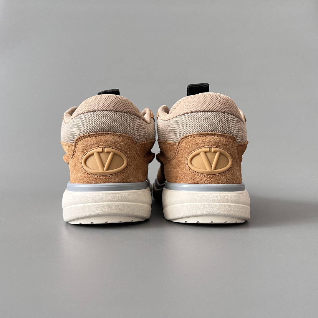 valentino Garavani  Rockstud Untitled Unisex Casual Sneakers: Round-Toe, Lace-Up D5  