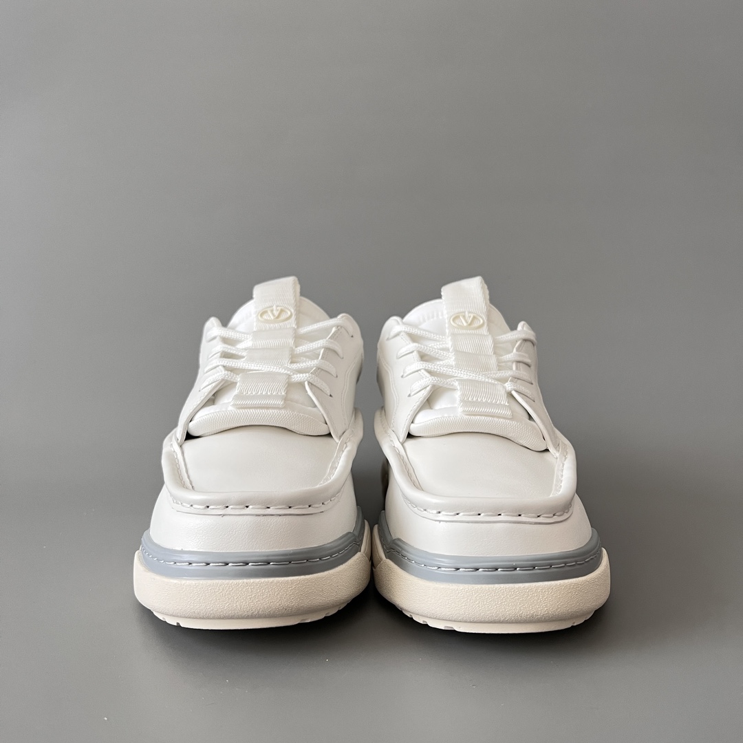 valentino Garavani  Rockstud Untitled Unisex Casual Sneakers: Round-Toe, Lace-Up D5  