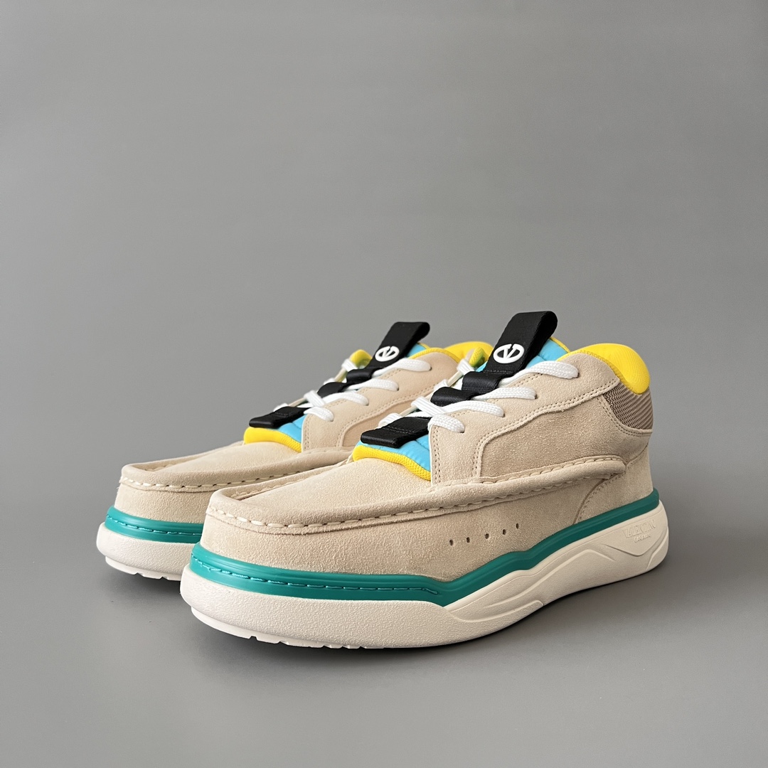 valentino Garavani  Rockstud Untitled Unisex Casual Sneakers: Round-Toe, Lace-Up D5  