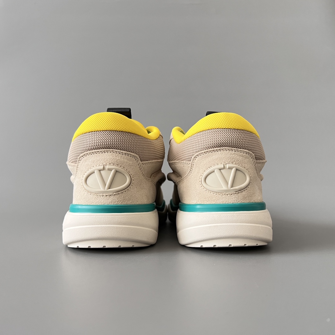 valentino Garavani  Rockstud Untitled Unisex Casual Sneakers: Round-Toe, Lace-Up D5  