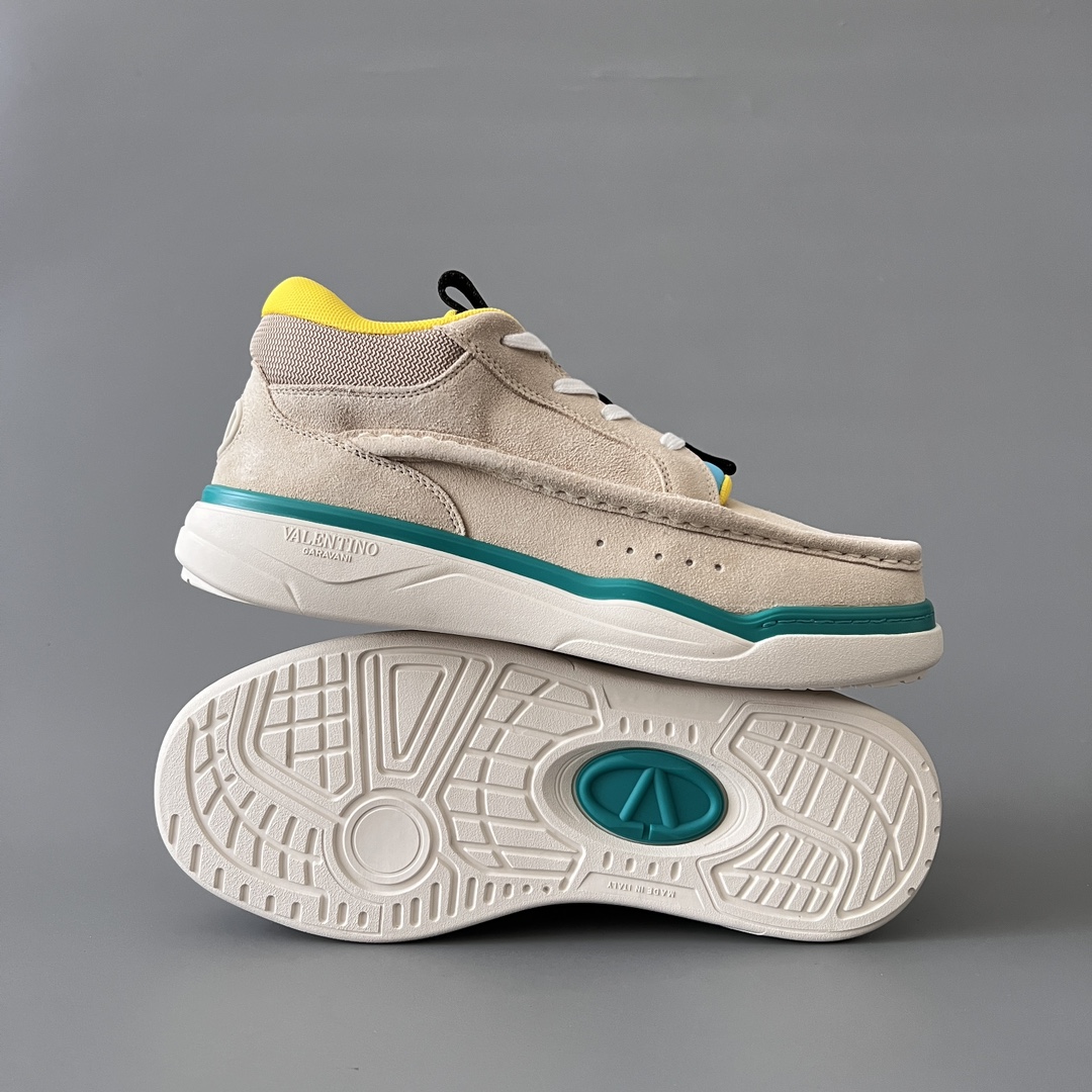valentino Garavani  Rockstud Untitled Unisex Casual Sneakers: Round-Toe, Lace-Up D5  