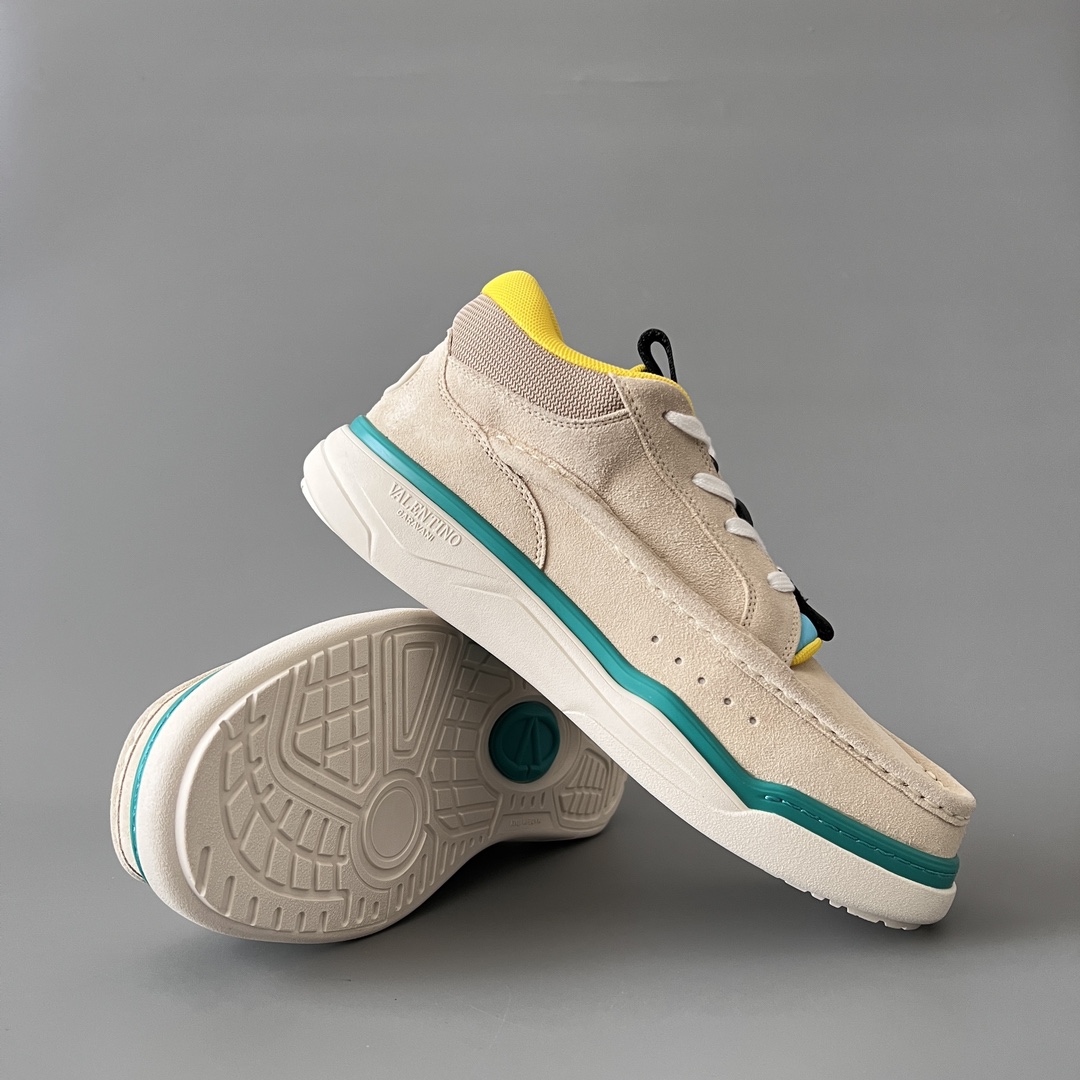 valentino Garavani  Rockstud Untitled Unisex Casual Sneakers: Round-Toe, Lace-Up D5  