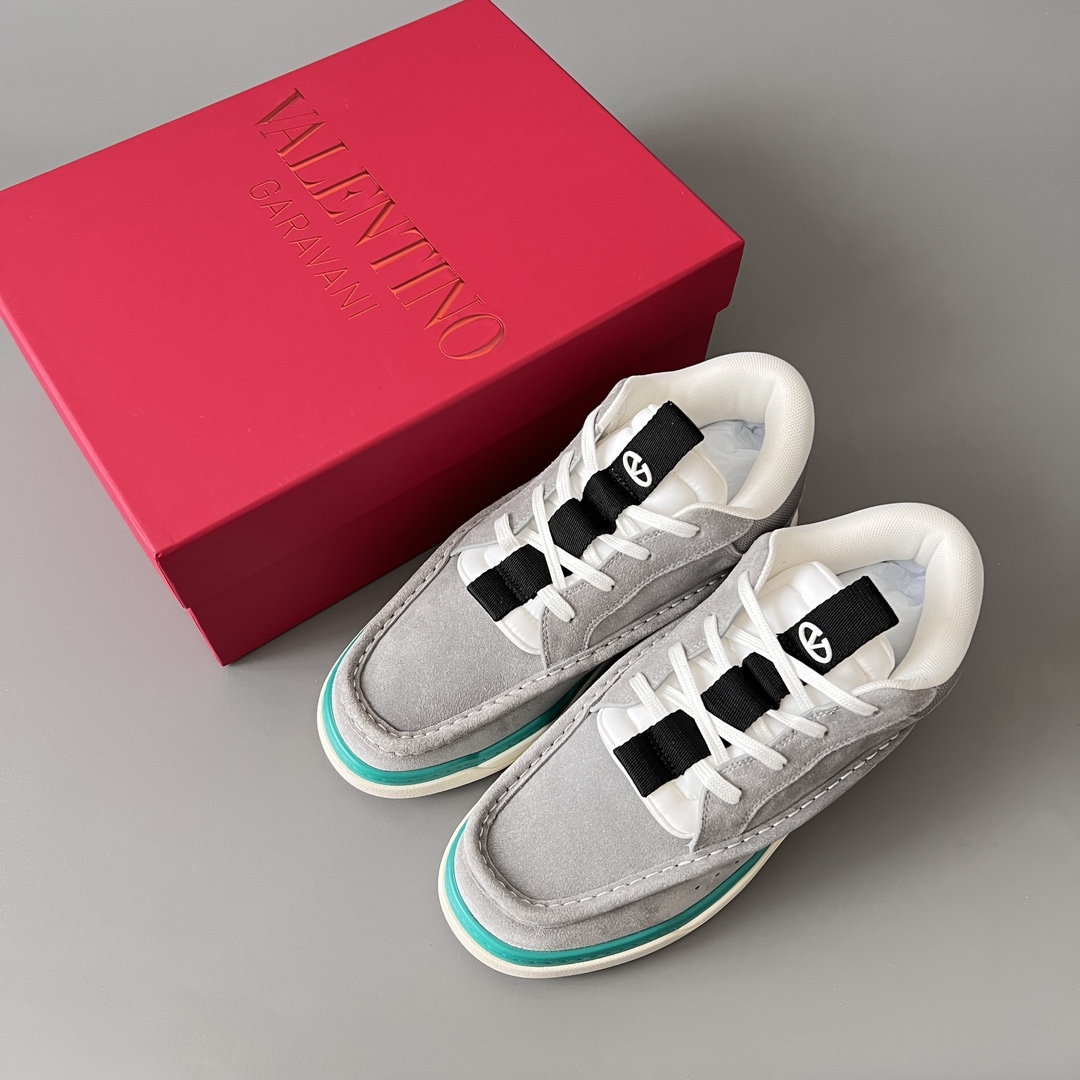 valentino Garavani  Rockstud Untitled Unisex Casual Sneakers: Round-Toe, Lace-Up D5 5Y2S0I14SNIZBF