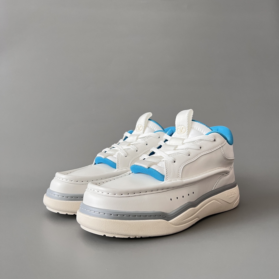 valentino Garavani  Rockstud Untitled Unisex Casual Sneakers: Round-Toe, Lace-Up D5 5Y0S0I14SWGZU7