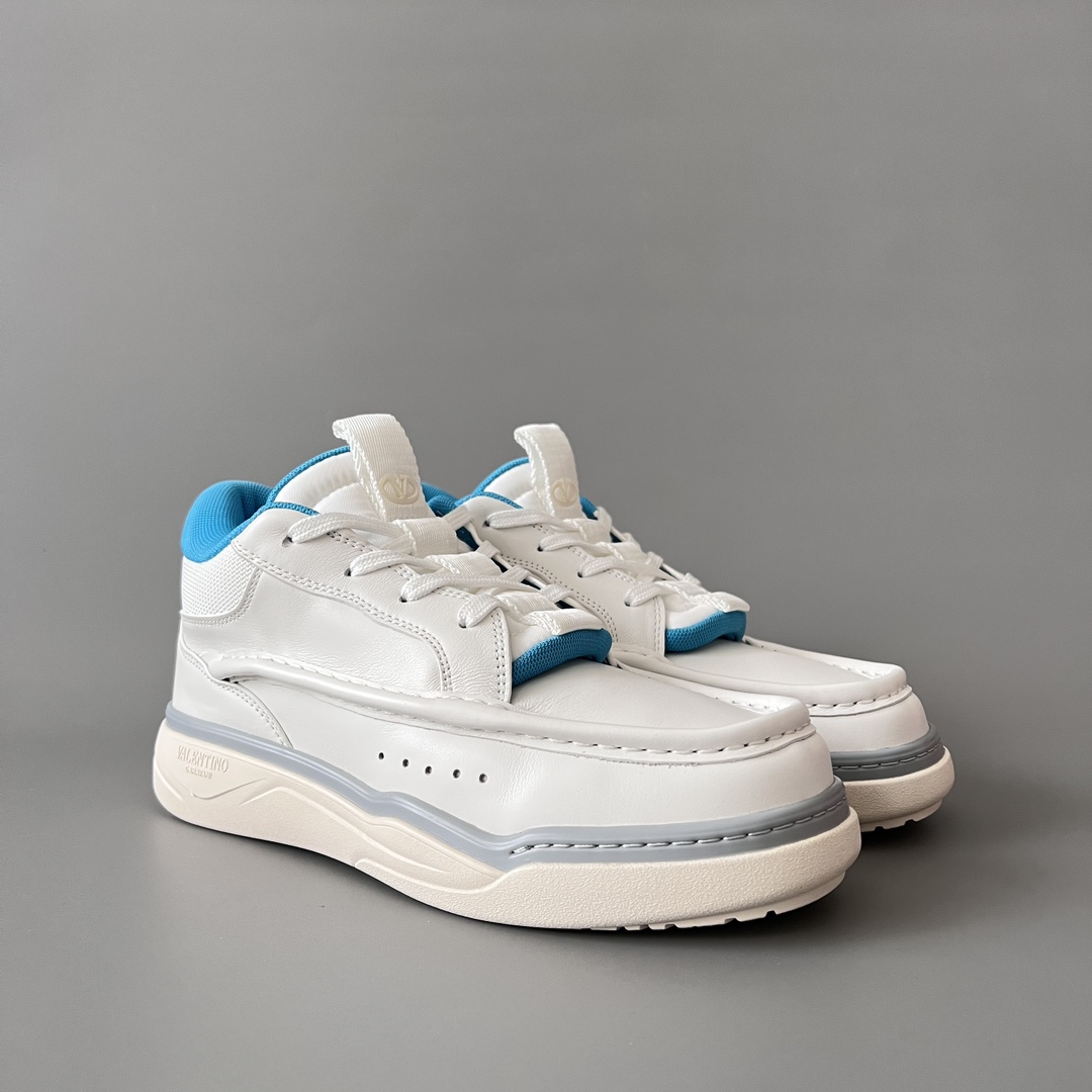 valentino Garavani  Rockstud Untitled Unisex Casual Sneakers: Round-Toe, Lace-Up D5 5Y0S0I14SWGZU7