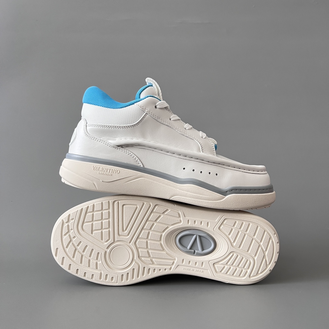 valentino Garavani  Rockstud Untitled Unisex Casual Sneakers: Round-Toe, Lace-Up D5 5Y0S0I14SWGZU7