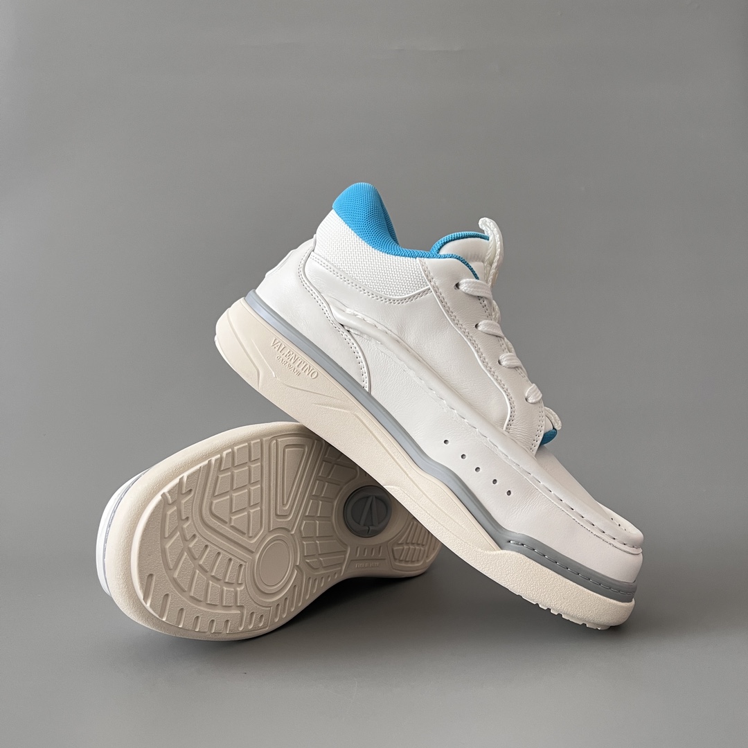 valentino Garavani  Rockstud Untitled Unisex Casual Sneakers: Round-Toe, Lace-Up D5 5Y0S0I14SWGZU7