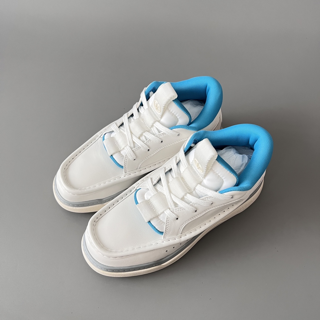 valentino Garavani  Rockstud Untitled Unisex Casual Sneakers: Round-Toe, Lace-Up D5 5Y0S0I14SWGZU7