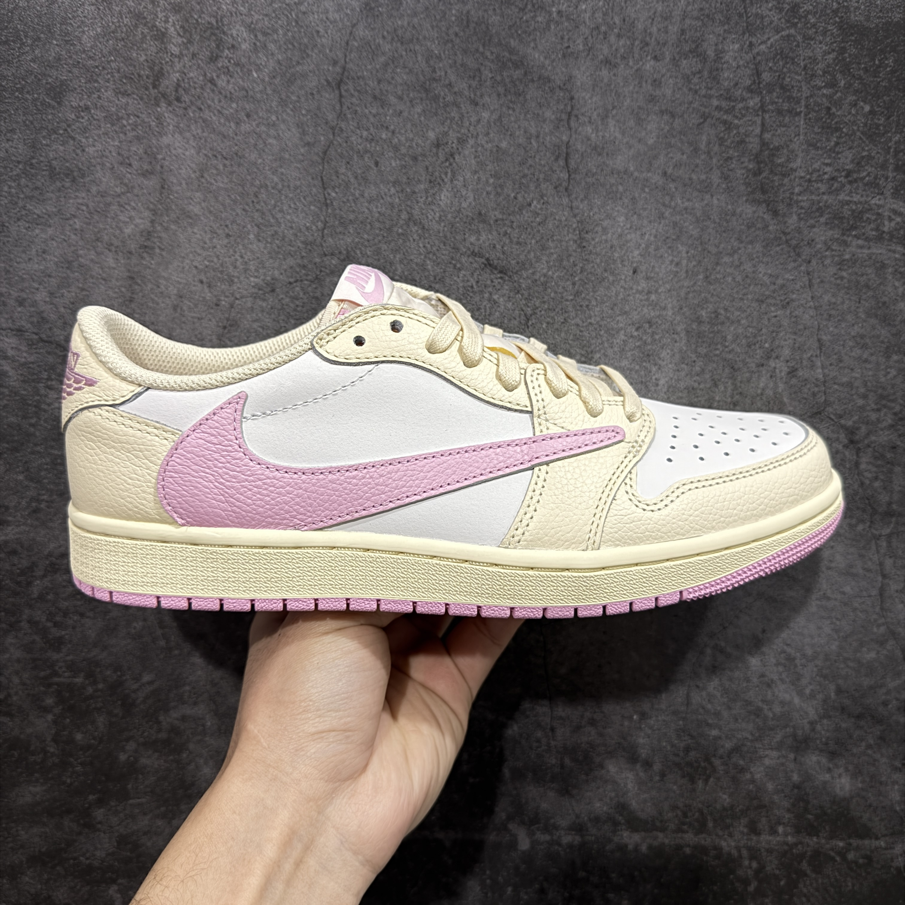 天花板 Travis Scott x Air Jordan 1 Low   AJ1 倒钩 低筒 倒钩 板鞋 篮球鞋 波鞋 男女同款   粉黄 