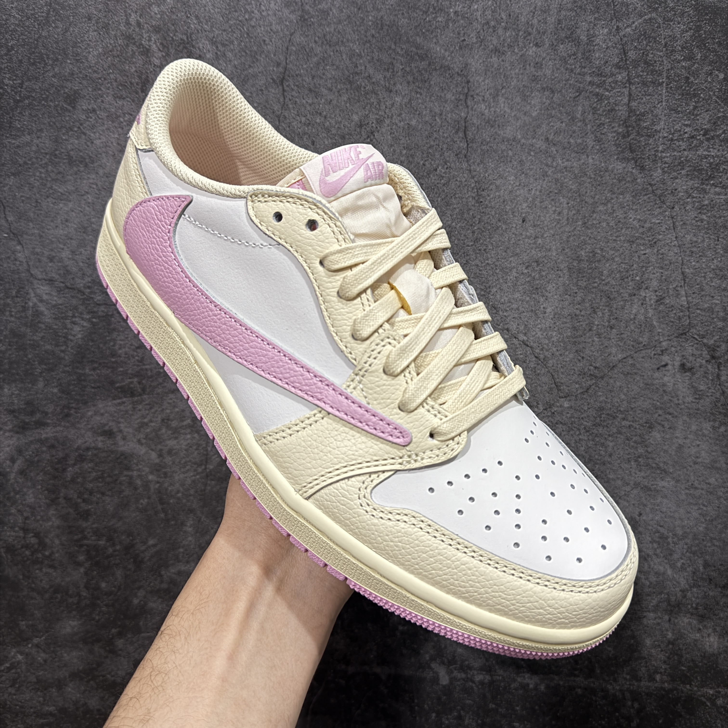 天花板 Travis Scott x Air Jordan 1 Low   AJ1 倒钩 低筒 倒钩 板鞋 篮球鞋 波鞋 男女同款   粉黄 