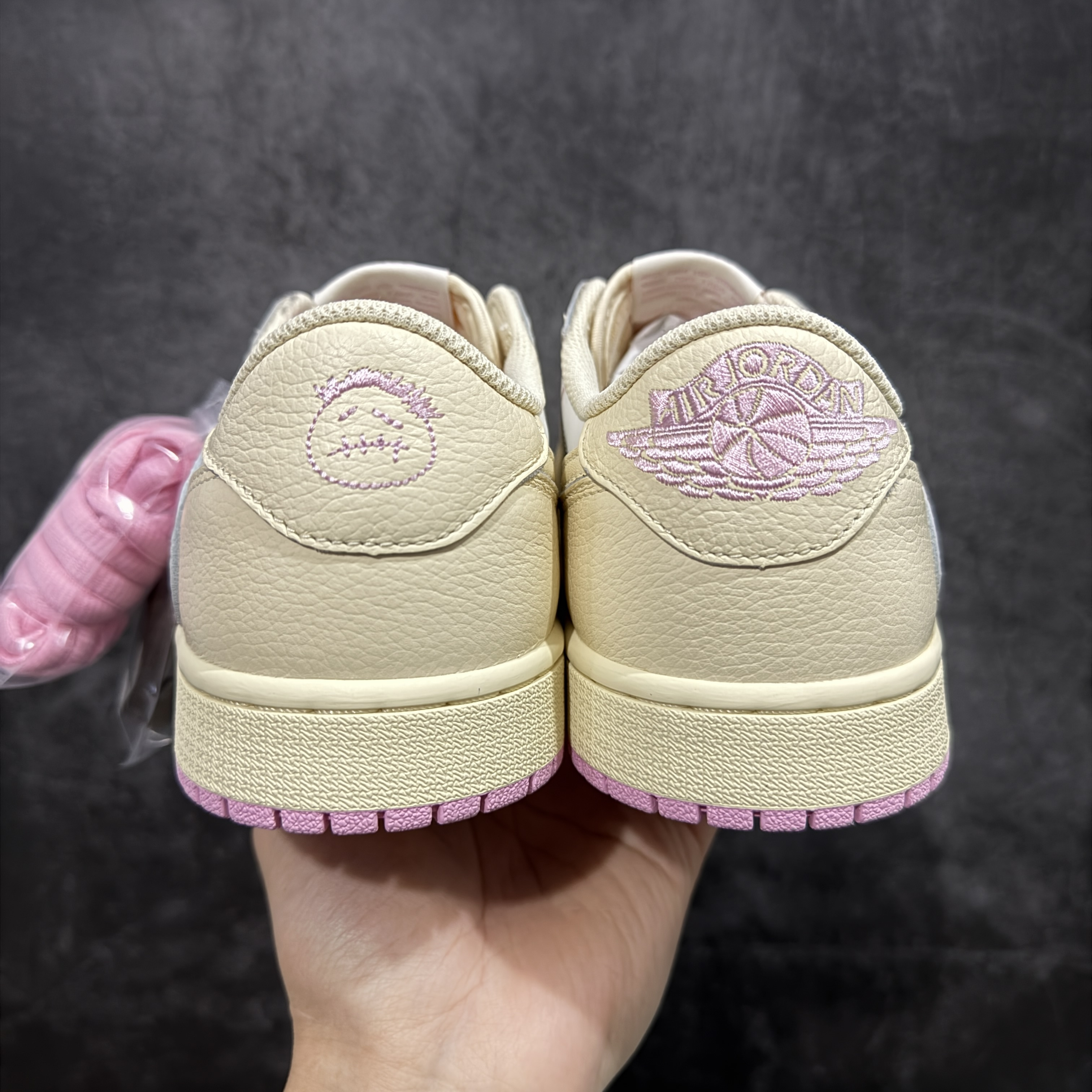 天花板 Travis Scott x Air Jordan 1 Low   AJ1 倒钩 低筒 倒钩 板鞋 篮球鞋 波鞋 男女同款   粉黄 