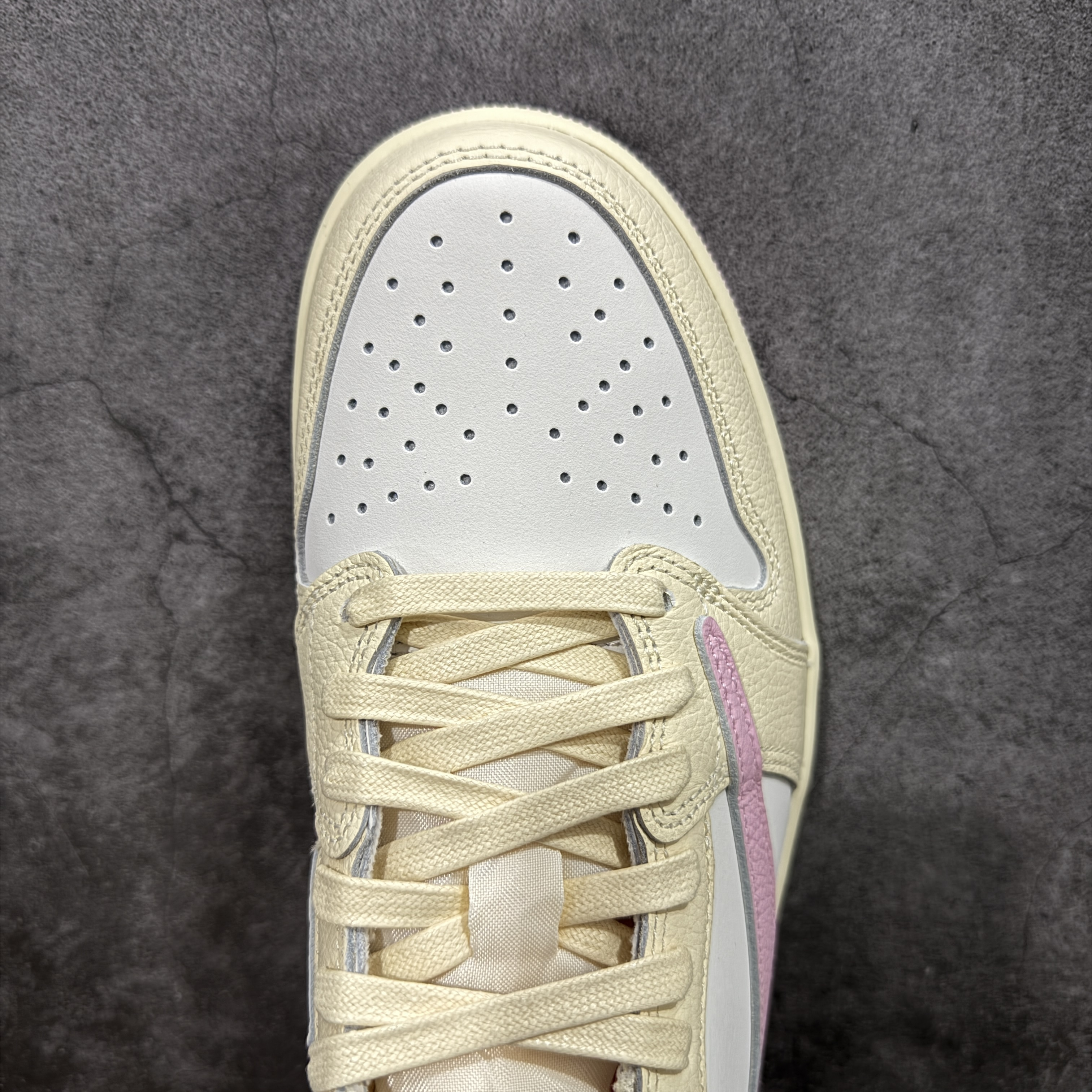 天花板 Travis Scott x Air Jordan 1 Low   AJ1 倒钩 低筒 倒钩 板鞋 篮球鞋 波鞋 男女同款   粉黄 