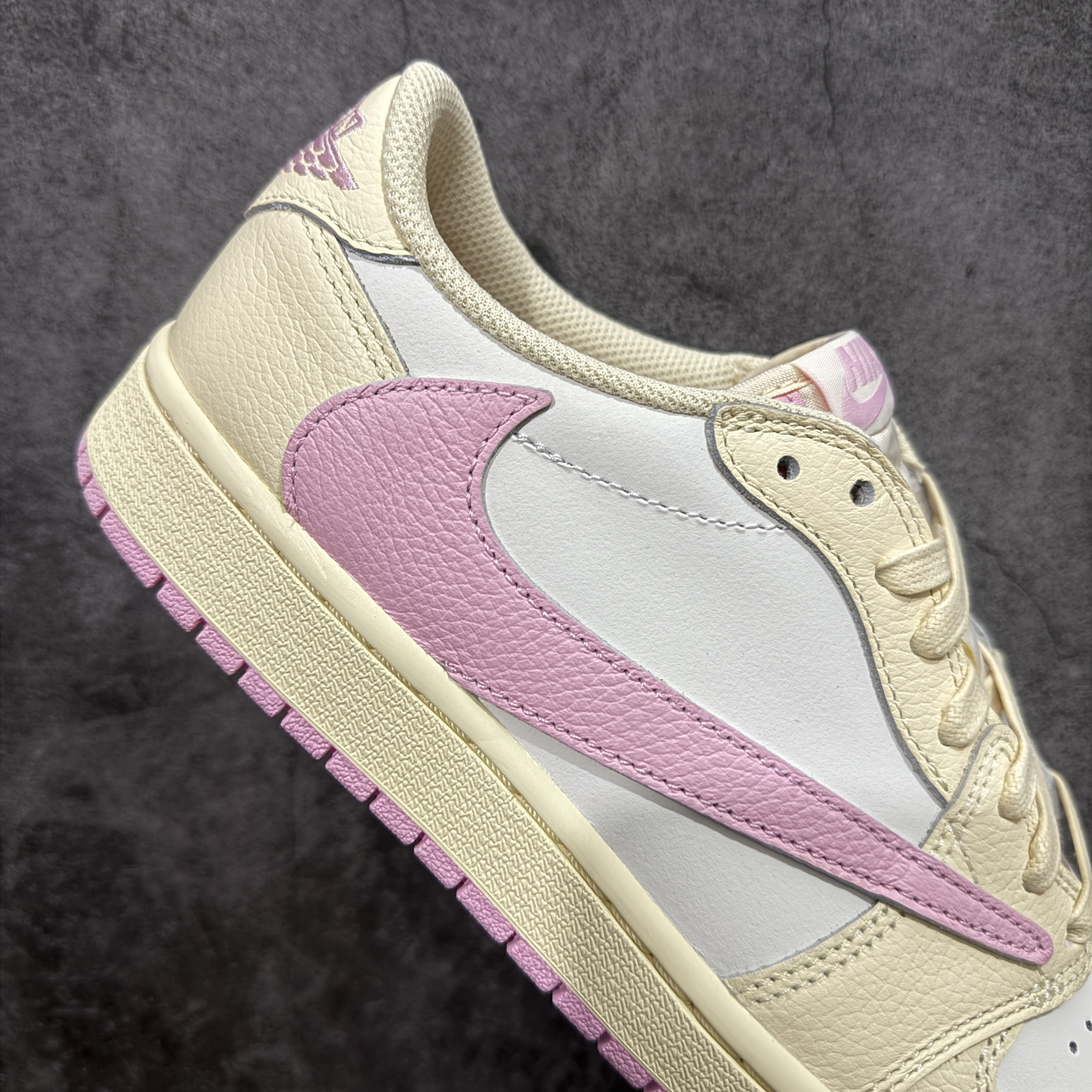 天花板 Travis Scott x Air Jordan 1 Low   AJ1 倒钩 低筒 倒钩 板鞋 篮球鞋 波鞋 男女同款   粉黄 