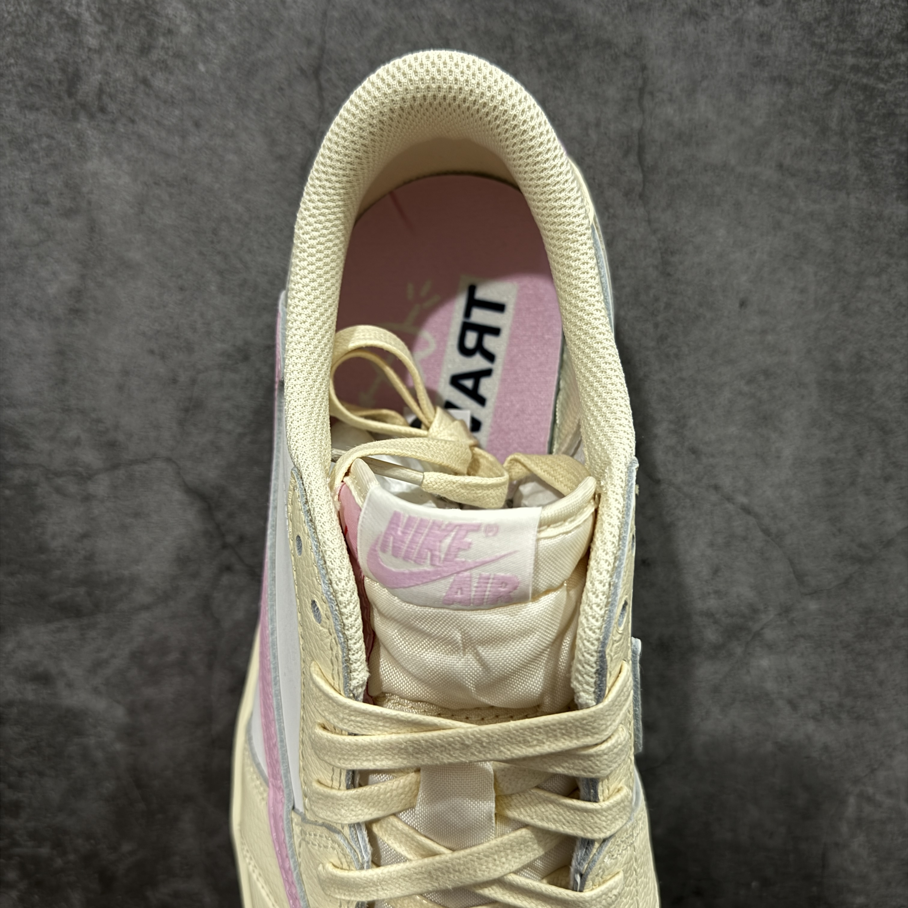 天花板 Travis Scott x Air Jordan 1 Low   AJ1 倒钩 低筒 倒钩 板鞋 篮球鞋 波鞋 男女同款   粉黄 
