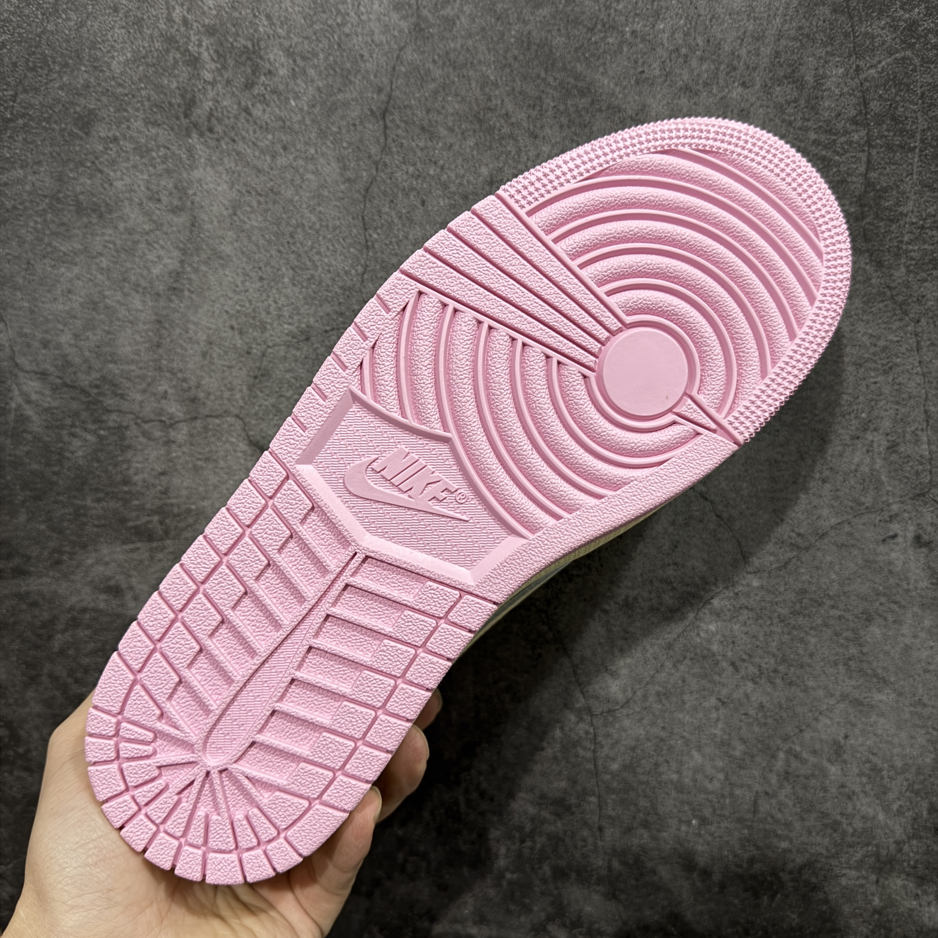 天花板 Travis Scott x Air Jordan 1 Low   AJ1 倒钩 低筒 倒钩 板鞋 篮球鞋 波鞋 男女同款   粉黄 