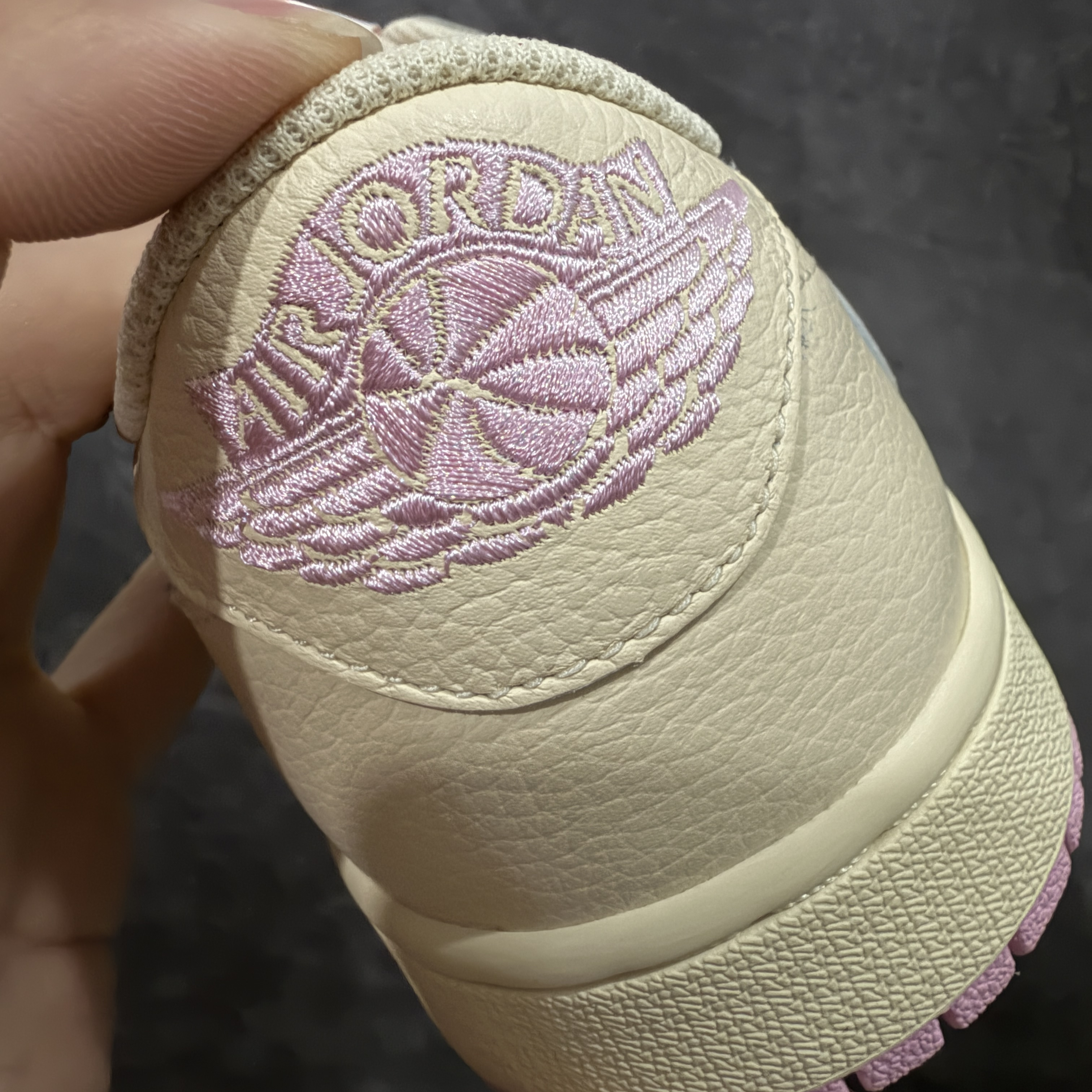 天花板 Travis Scott x Air Jordan 1 Low   AJ1 倒钩 低筒 倒钩 板鞋 篮球鞋 波鞋 男女同款   粉黄 