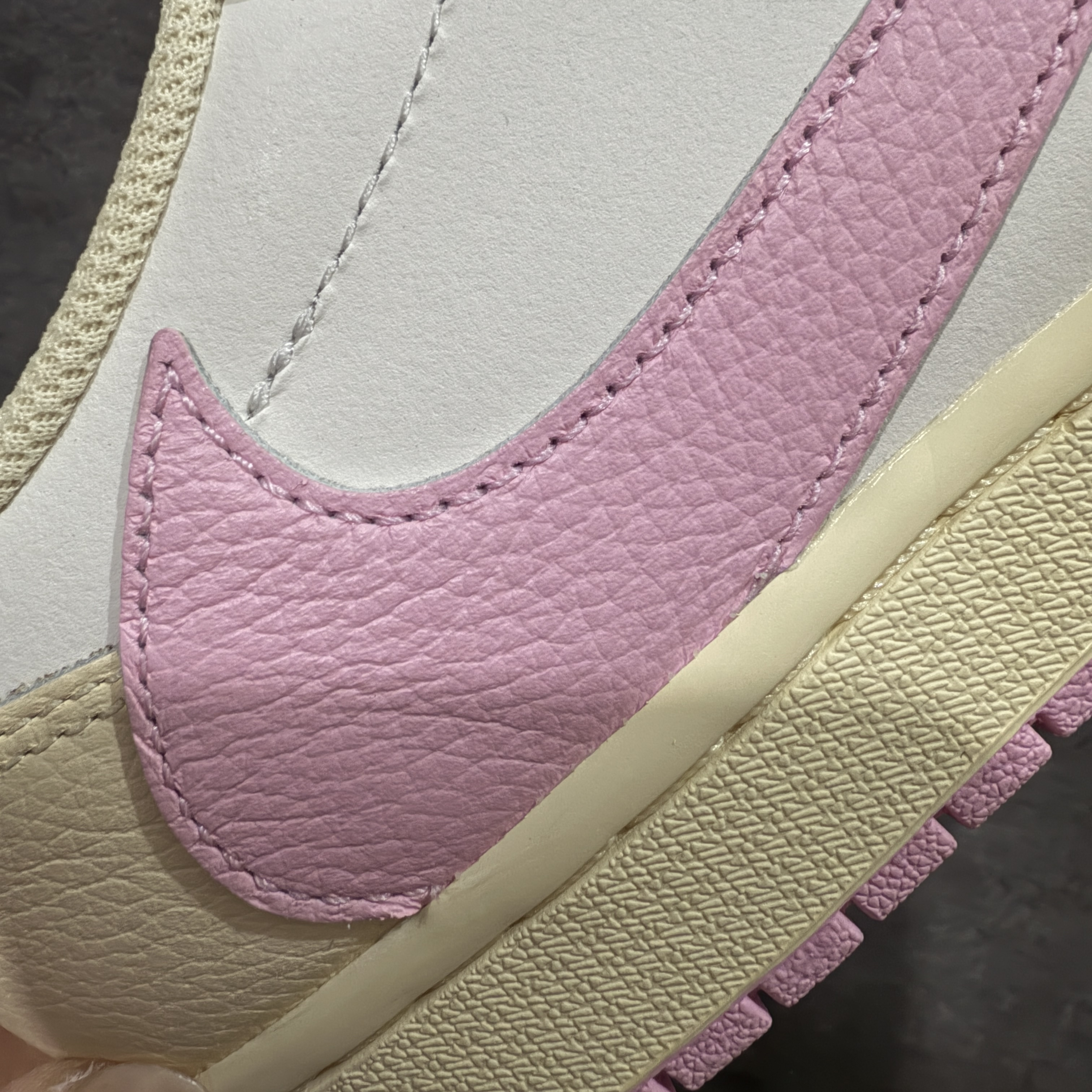 天花板 Travis Scott x Air Jordan 1 Low   AJ1 倒钩 低筒 倒钩 板鞋 篮球鞋 波鞋 男女同款   粉黄 