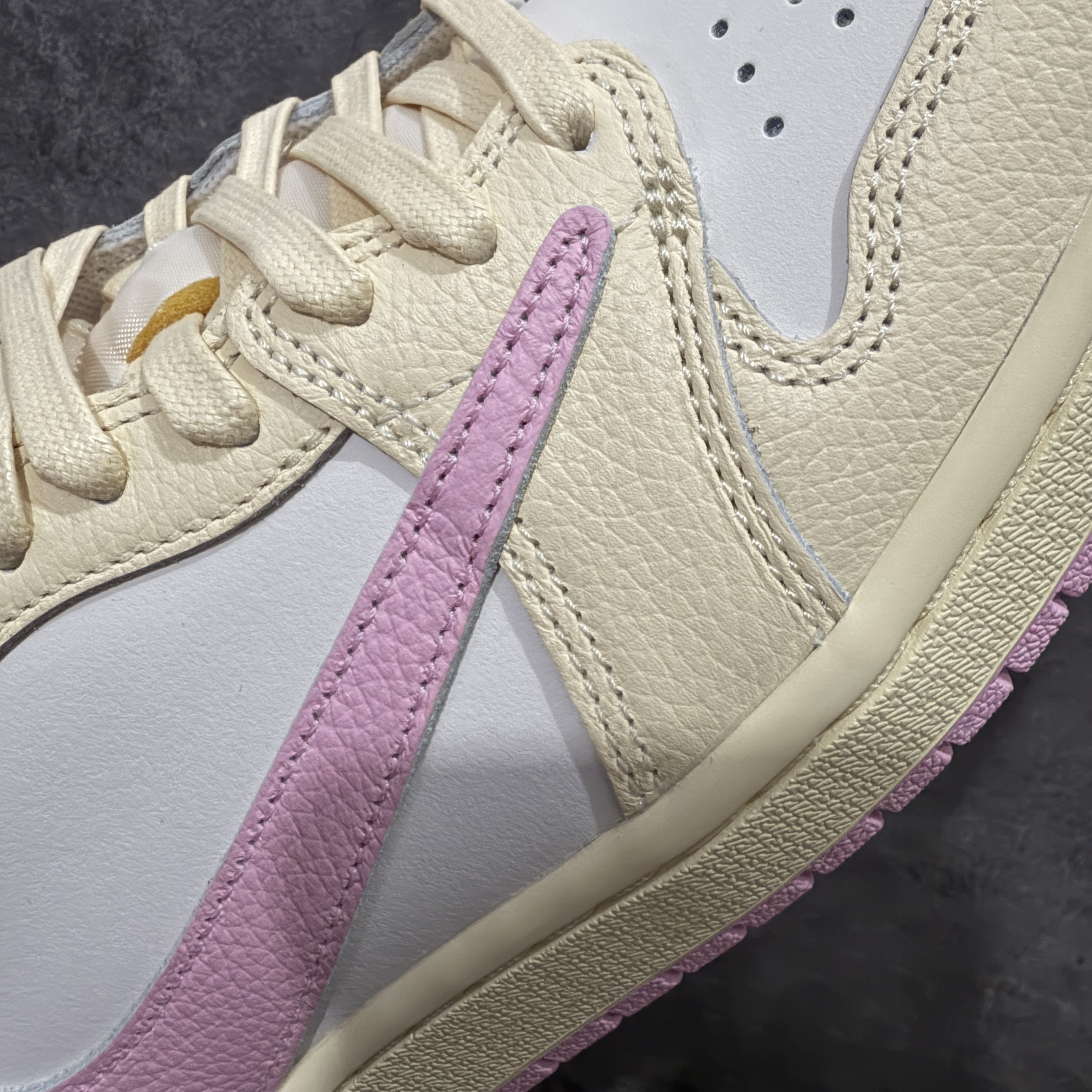 天花板 Travis Scott x Air Jordan 1 Low   AJ1 倒钩 低筒 倒钩 板鞋 篮球鞋 波鞋 男女同款   粉黄 