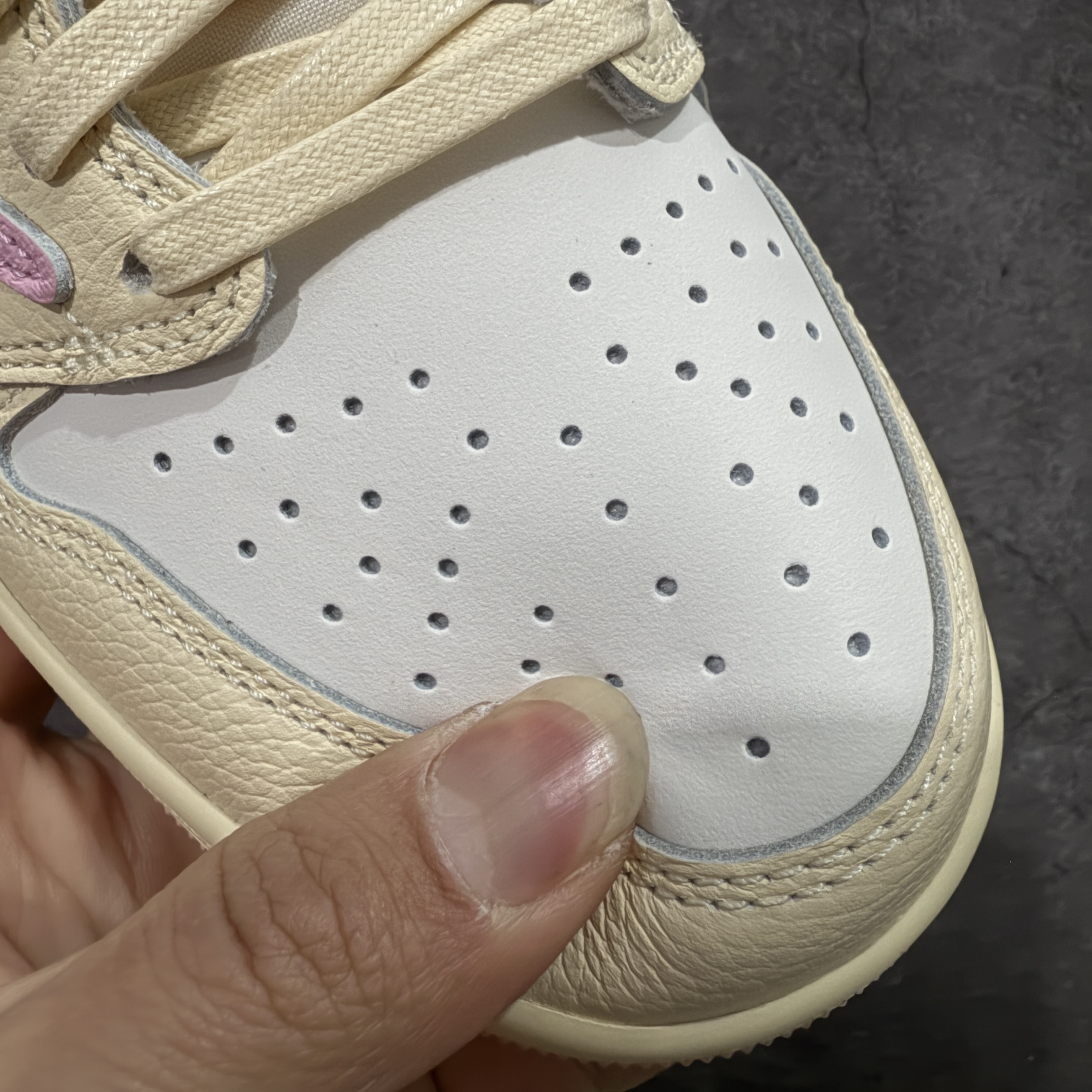 天花板 Travis Scott x Air Jordan 1 Low   AJ1 倒钩 低筒 倒钩 板鞋 篮球鞋 波鞋 男女同款   粉黄 
