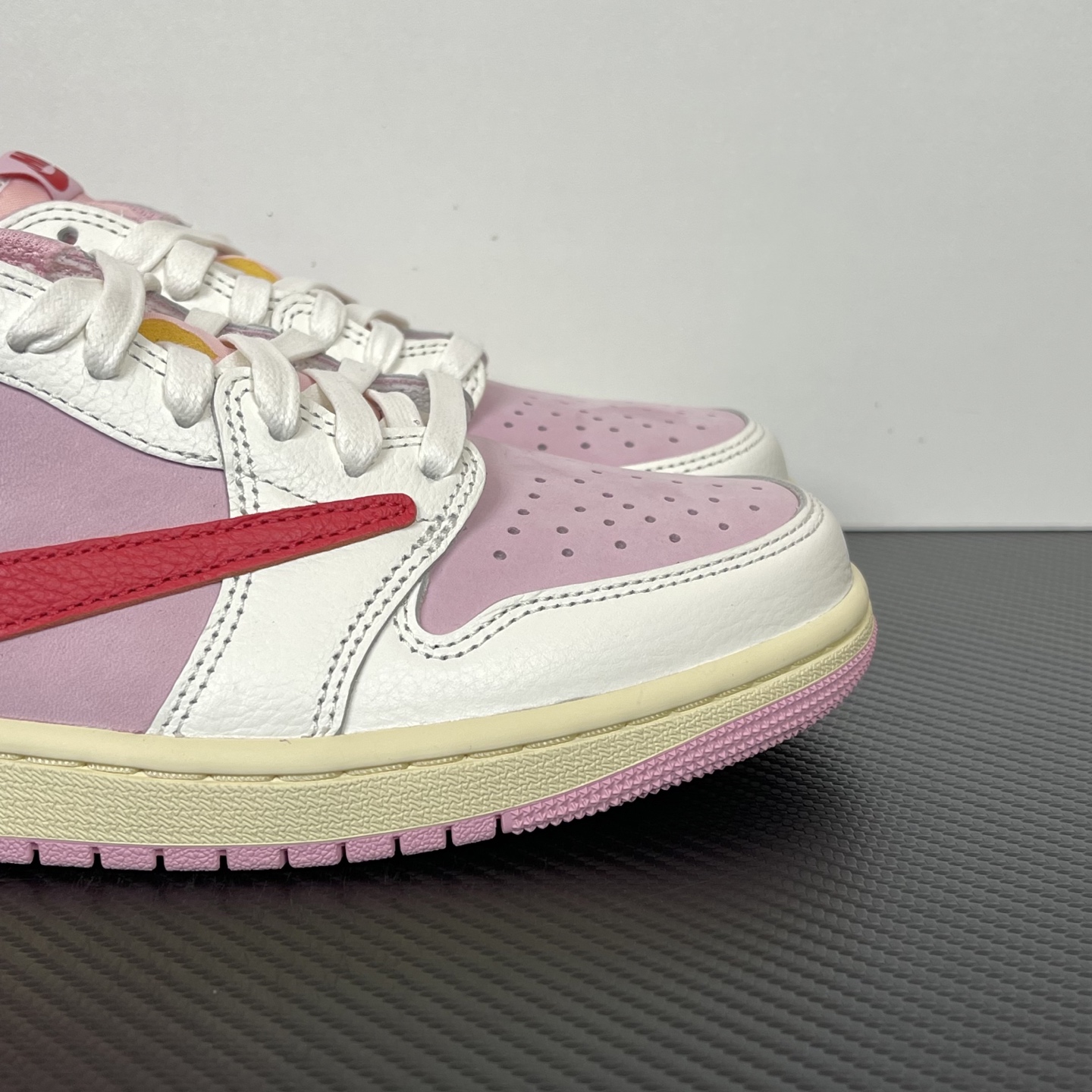 天花板 Travis Scott x Air Jordan 1 Low   AJ1 倒钩 低筒 倒钩 板鞋 篮球鞋 波鞋 男女同款  红粉 IQ7604-101