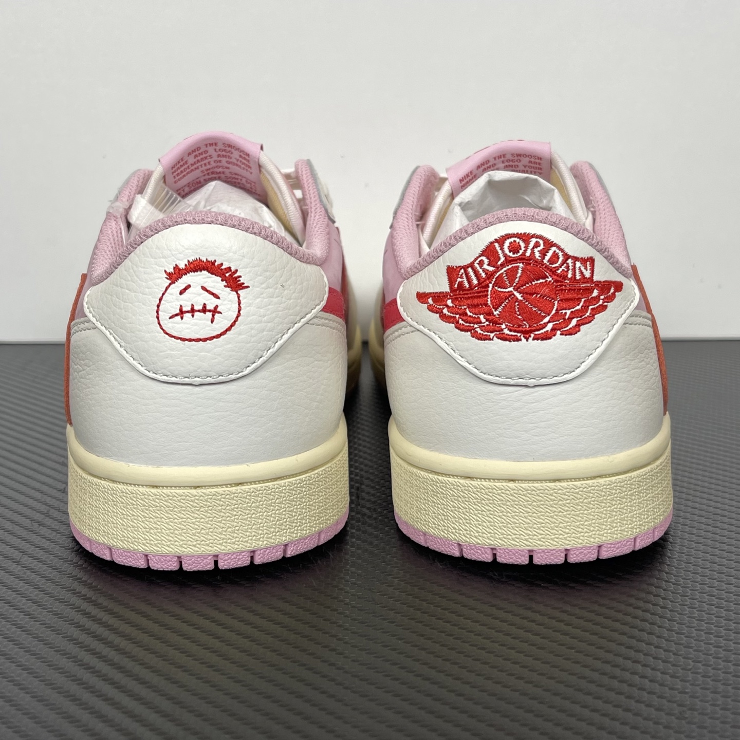 天花板 Travis Scott x Air Jordan 1 Low   AJ1 倒钩 低筒 倒钩 板鞋 篮球鞋 波鞋 男女同款  红粉 IQ7604-101