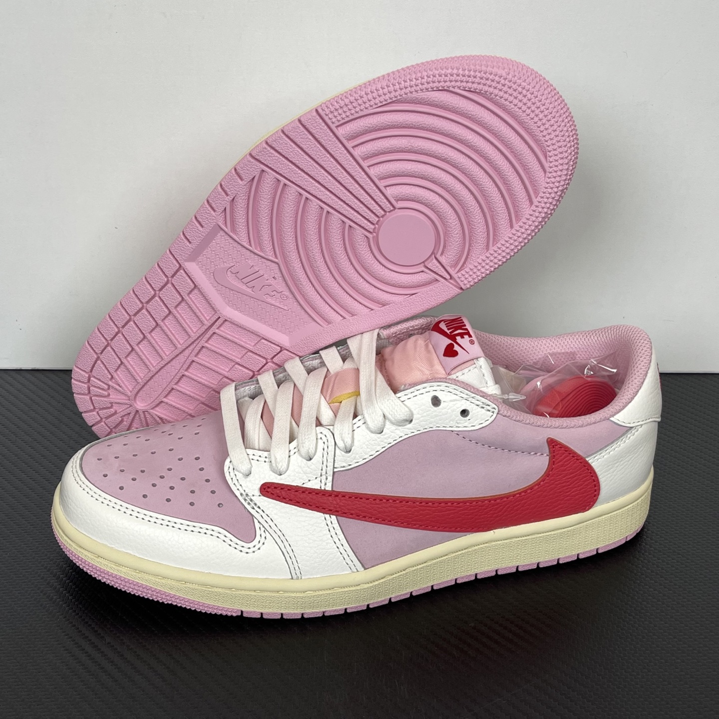 天花板 Travis Scott x Air Jordan 1 Low   AJ1 倒钩 低筒 倒钩 板鞋 篮球鞋 波鞋 男女同款  红粉 IQ7604-101