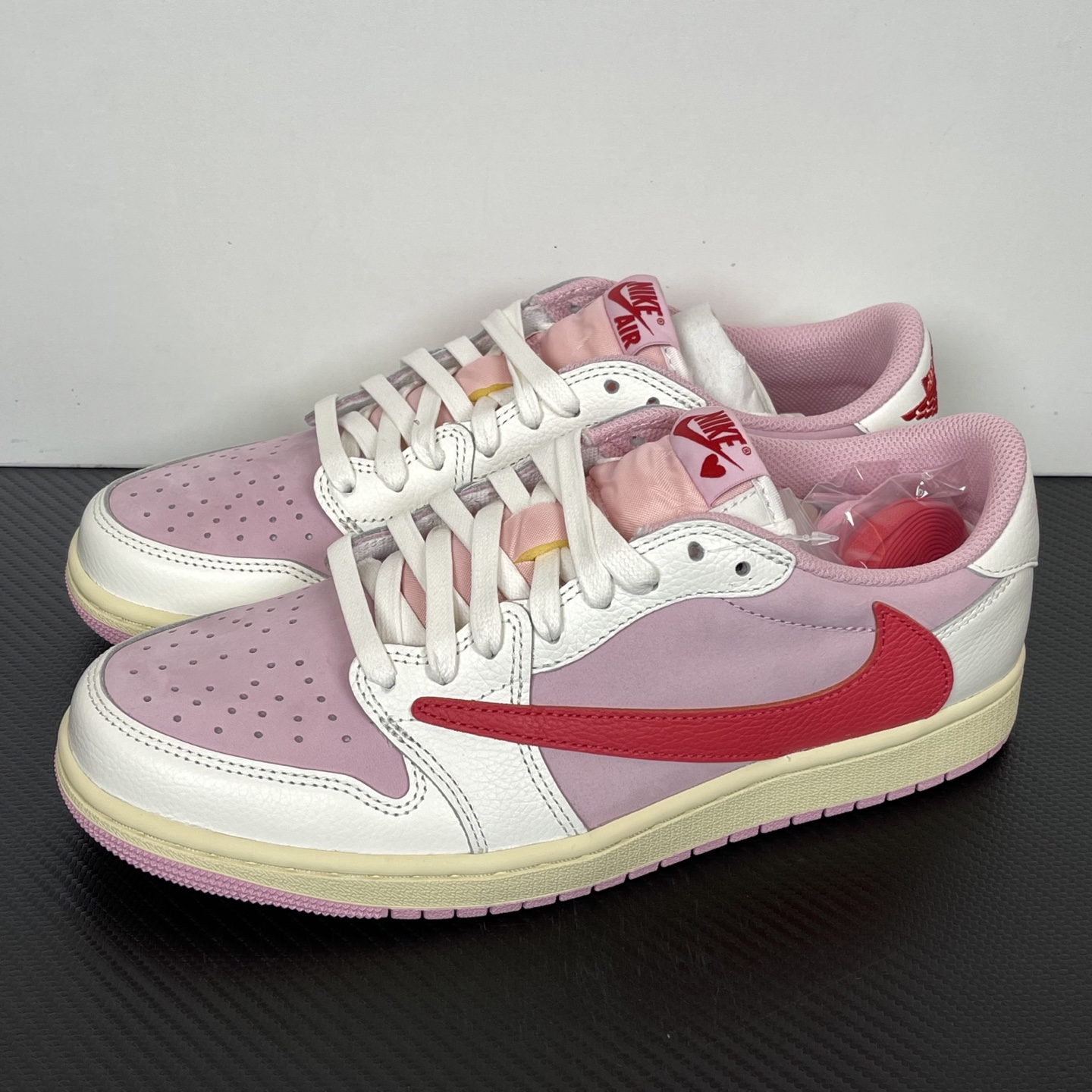 天花板 Travis Scott x Air Jordan 1 Low   AJ1 倒钩 低筒 倒钩 板鞋 篮球鞋 波鞋 男女同款  红粉 IQ7604-101