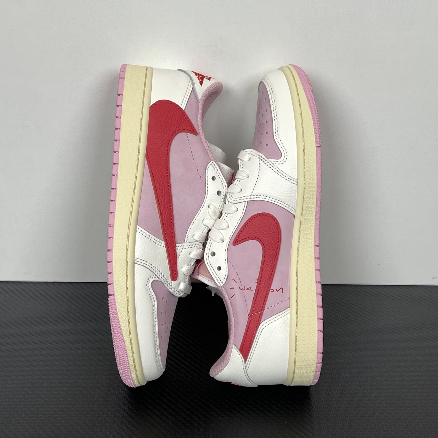 天花板 Travis Scott x Air Jordan 1 Low   AJ1 倒钩 低筒 倒钩 板鞋 篮球鞋 波鞋 男女同款  红粉 IQ7604-101