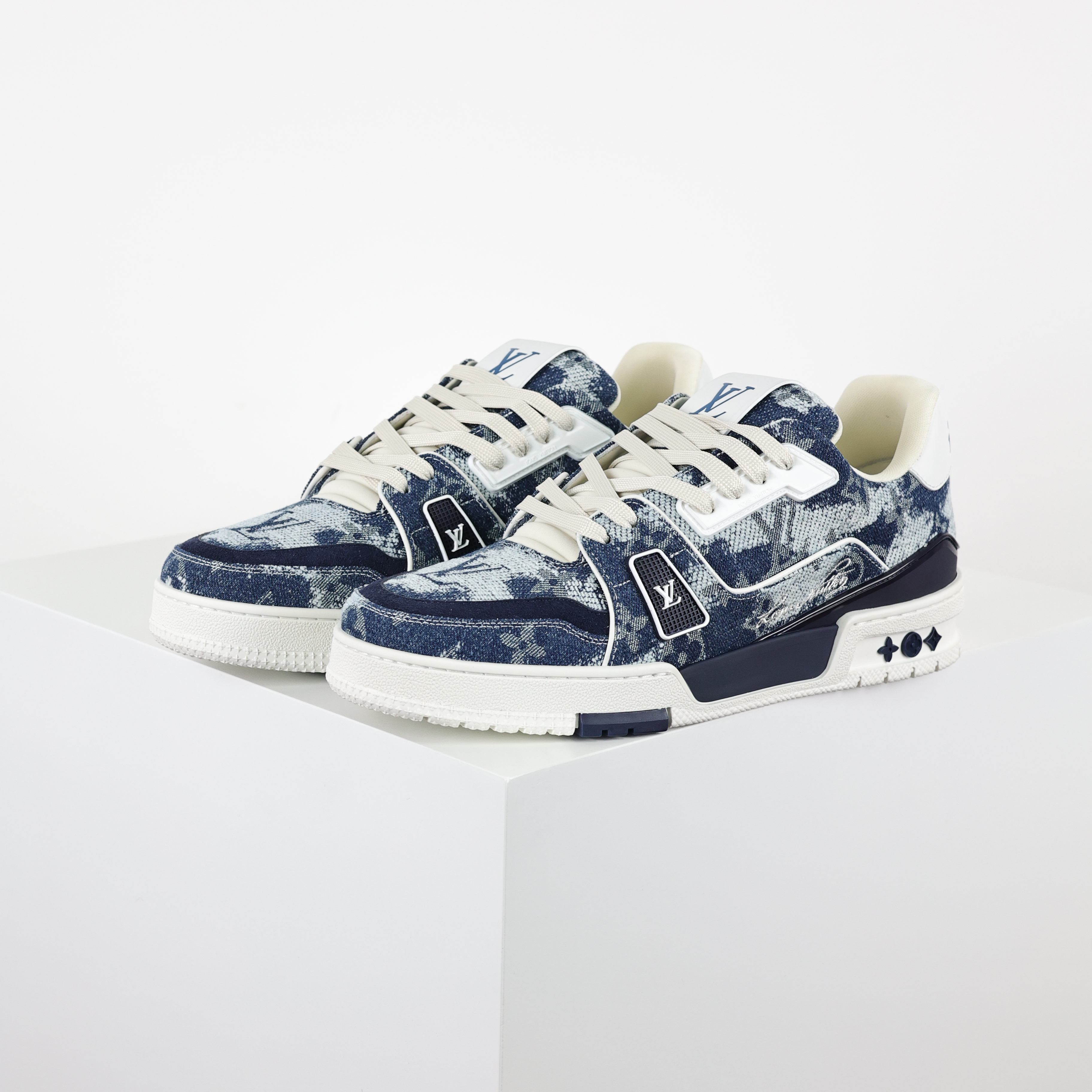 Louis Vuitton Best UA Batch LV Trainer - Hand-finished Luxury Sport Shoes for Men & Women MAX 1AJAQV-D0